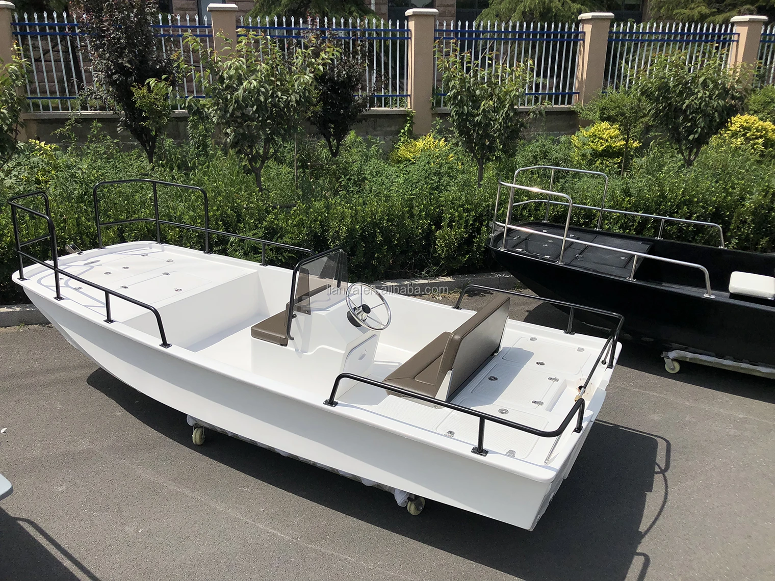 Недорогая рыболовная лодка из стекловолокна Liya 4 2 м/14
