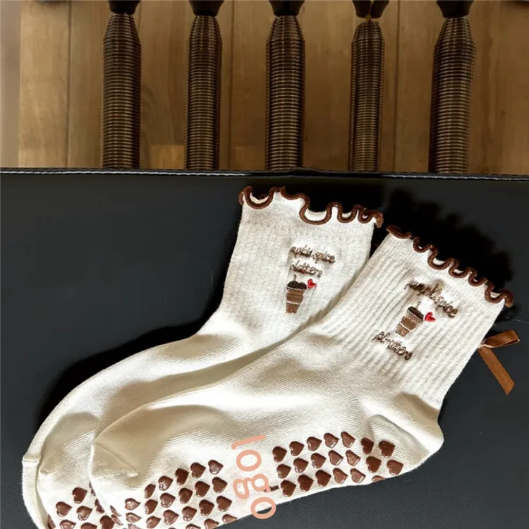 Anti Slip Yoga Pilates Grip Socks Embroider Logo Ballet Barre Cotton Crew Socks Custom Logo Grip Pilates Yoga Socks for Women