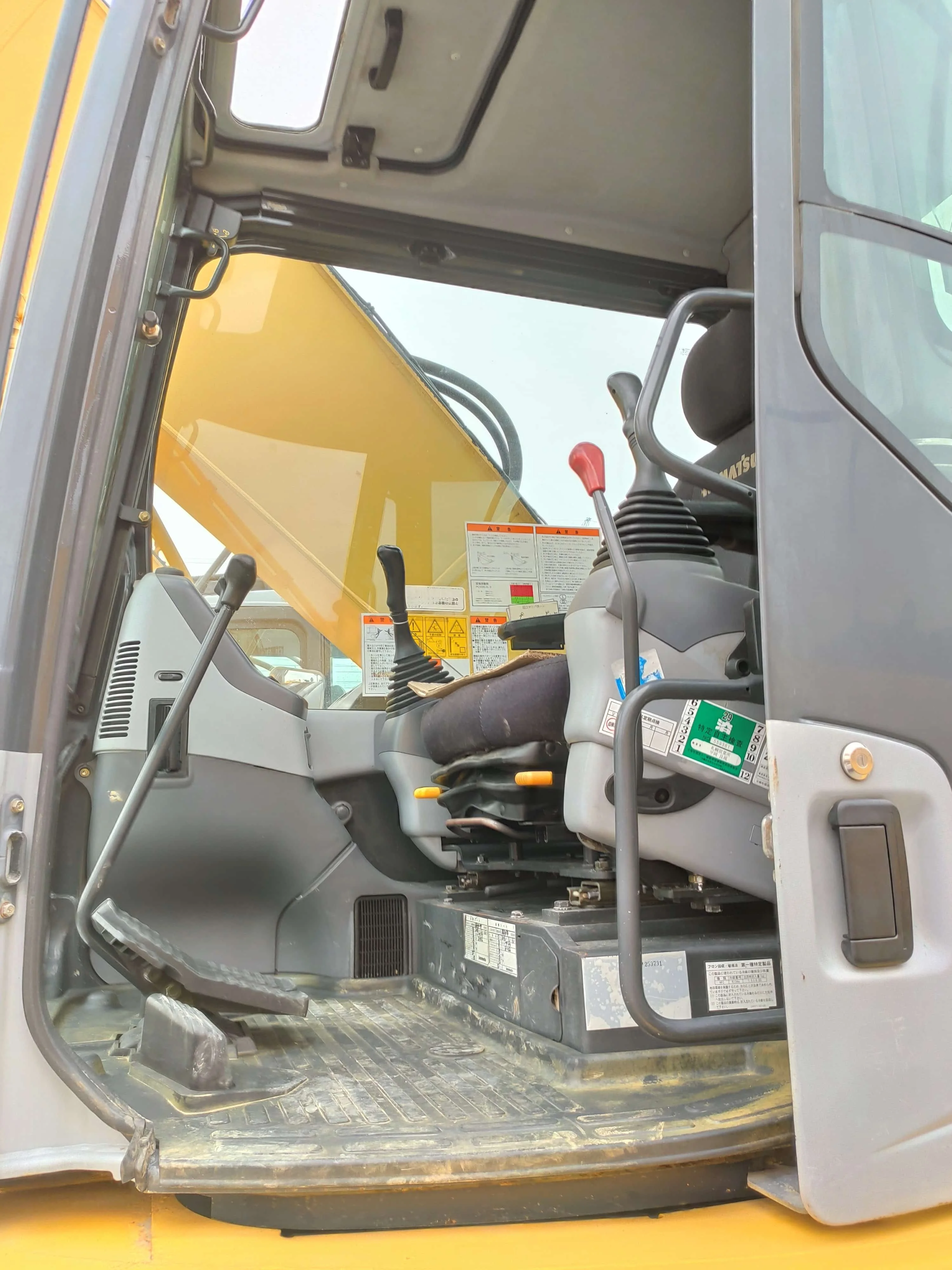 Komatsu PC228US-3 PC228US-3EO Used excavator machine PC228 PC228US Digger Crawler Excavator Heavy duty used excavator