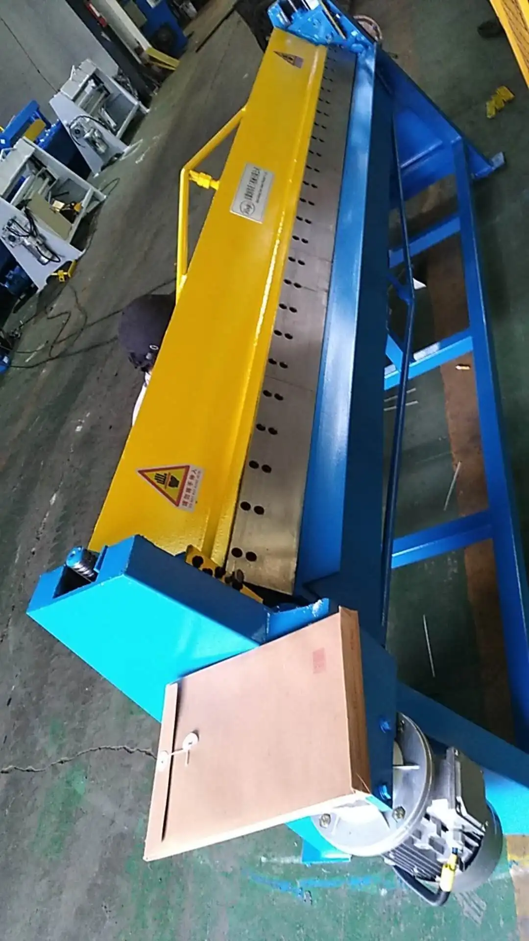  Metal folder electric steel metal folding machine for GI plate bending