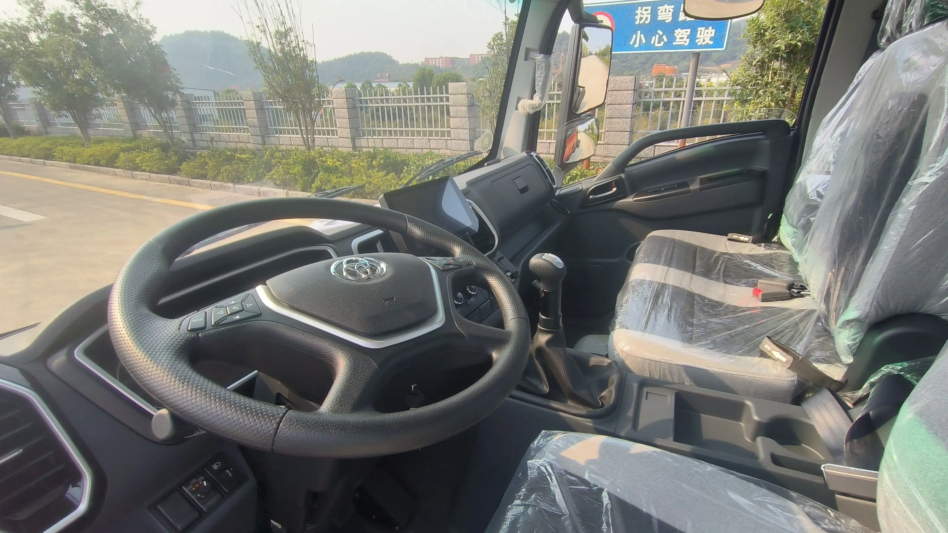 5 Тонн Подержанный Легкий Грузовой автомобиль с левой автоконфигурацией 4x2 дизельный грузовик для продажи