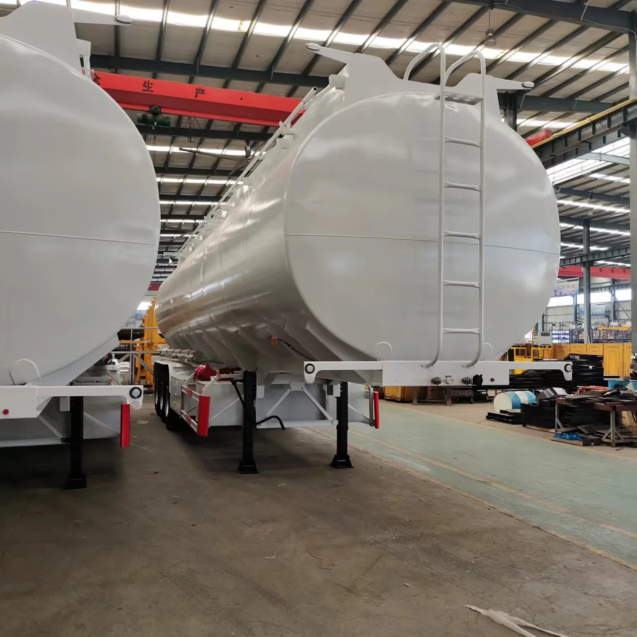 China Factory Heavy Fuel Tanker Trailer Steel Semi-Trailer for Gasoline Delivery Gas Tanks for Semi-Truck Use
