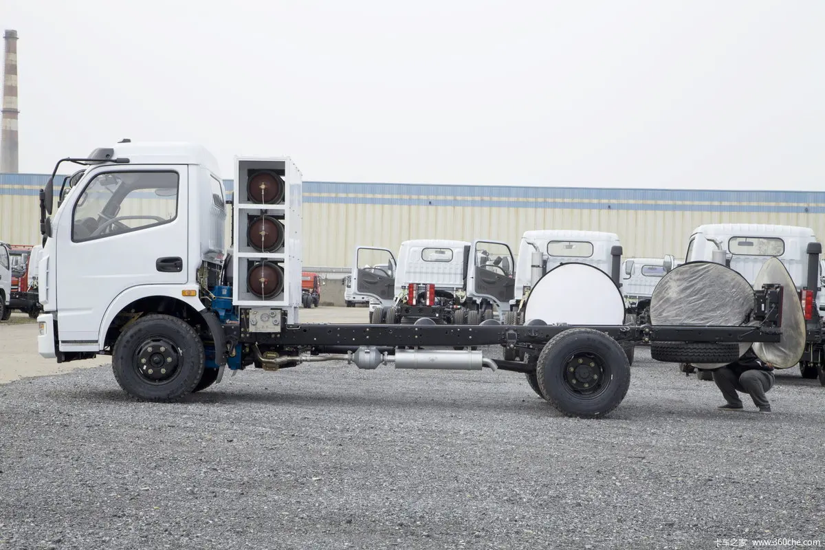 Dongfeng 4x2 105KW 4 Ton Tow Capability  CNG  Truck New Clean Energy Natural  Customized CHAOCHAI LIGHT Truck Manual