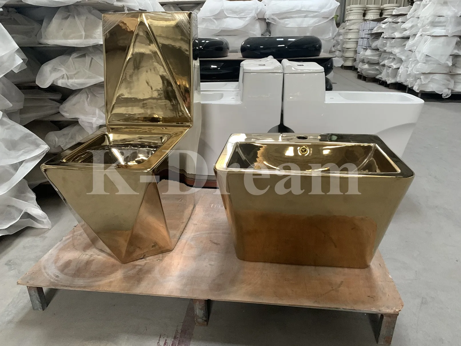 KD-09GWBA Высококачественная позолоченная технология настенный умывальник роскошная ванная комната блестящая золотая керамическая раковина квадратной формы