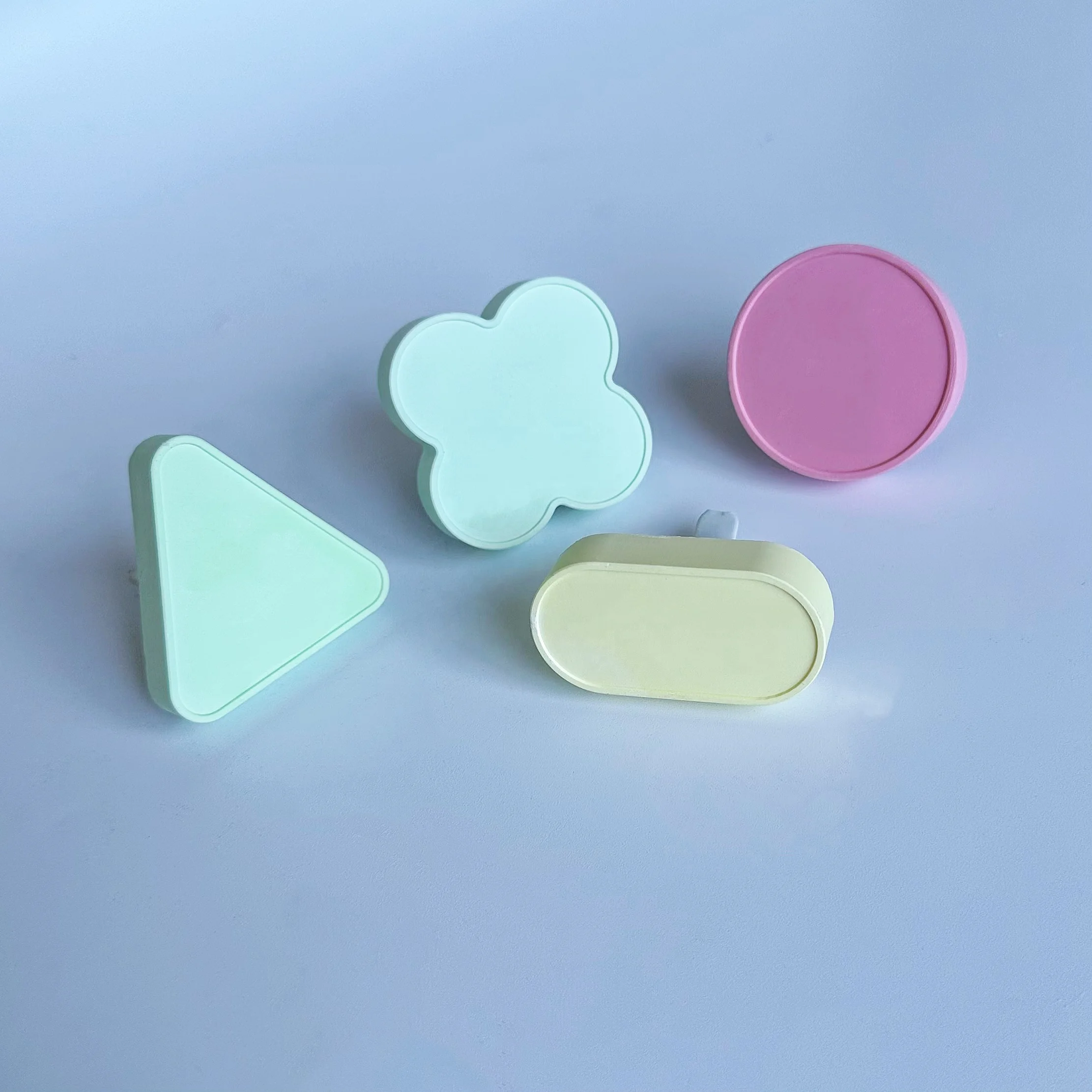 Customized Shape Flameless Car Air Freshener Auto Vent Clip Natural Pefumed Ceramic Fragrance Diffuser