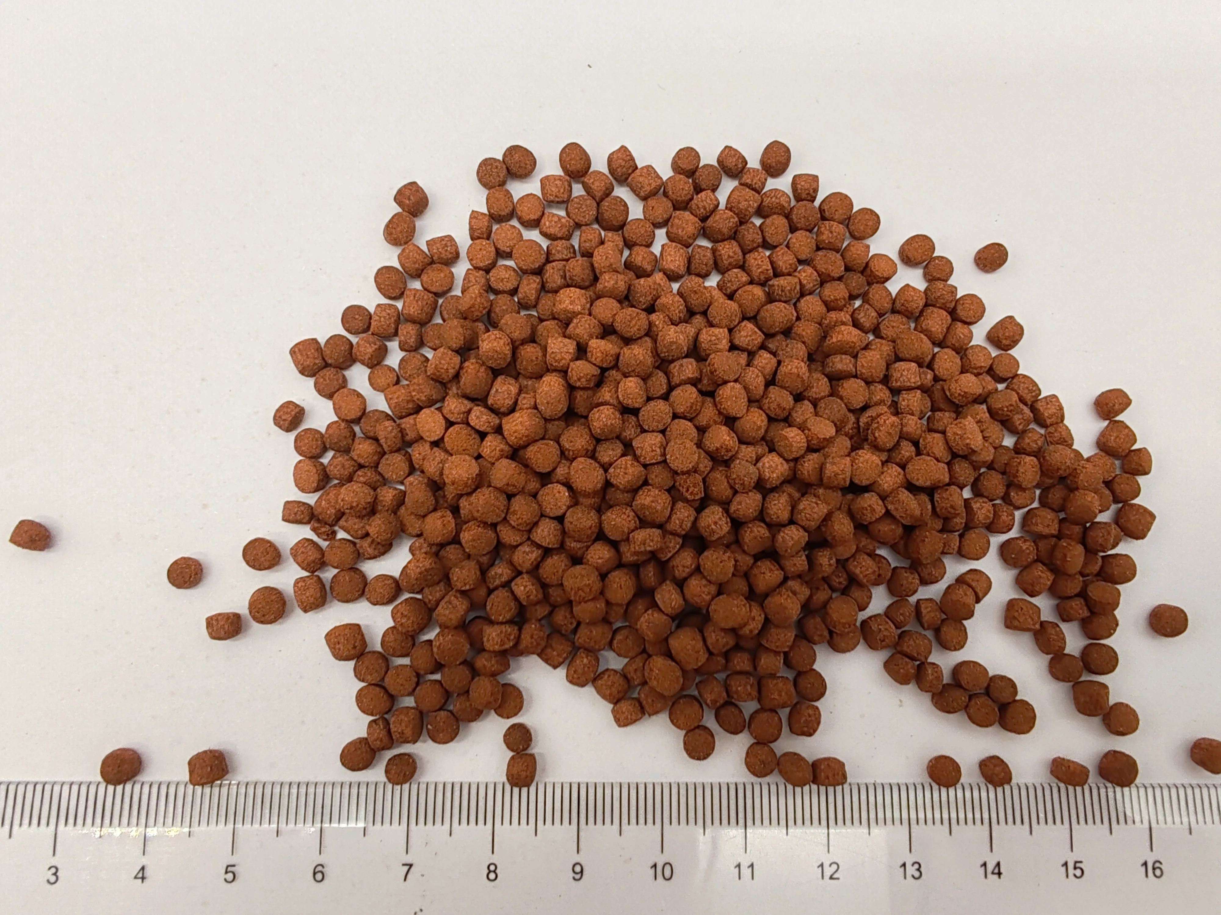 Nice high-nutrient, high-protein and high-quality flower horn pellets for fish