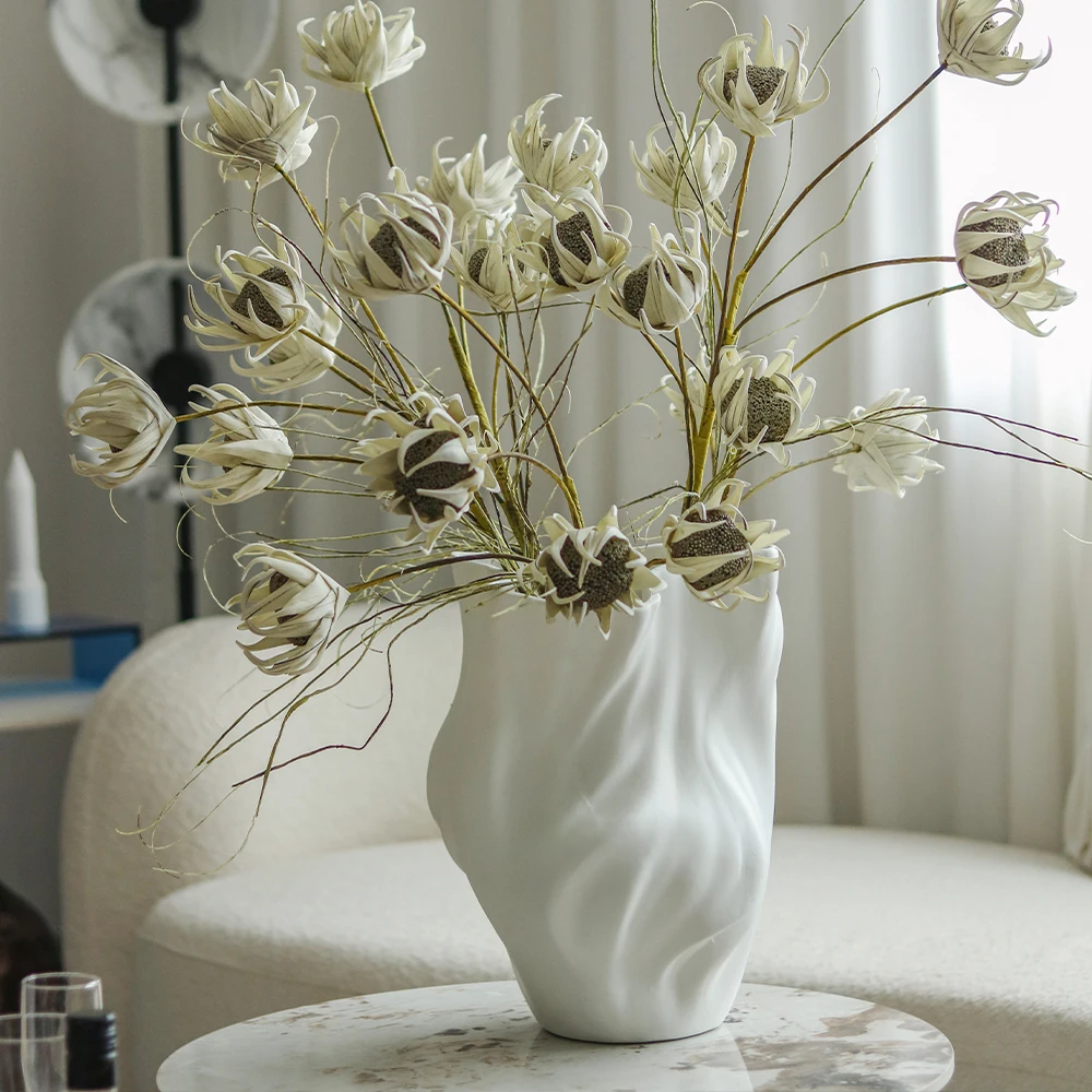 Hot-Selling Wholesale Factory Designer Living Room Minimalist Tabletop Art Deco Zen White Flower Ware Vase Resin Vase