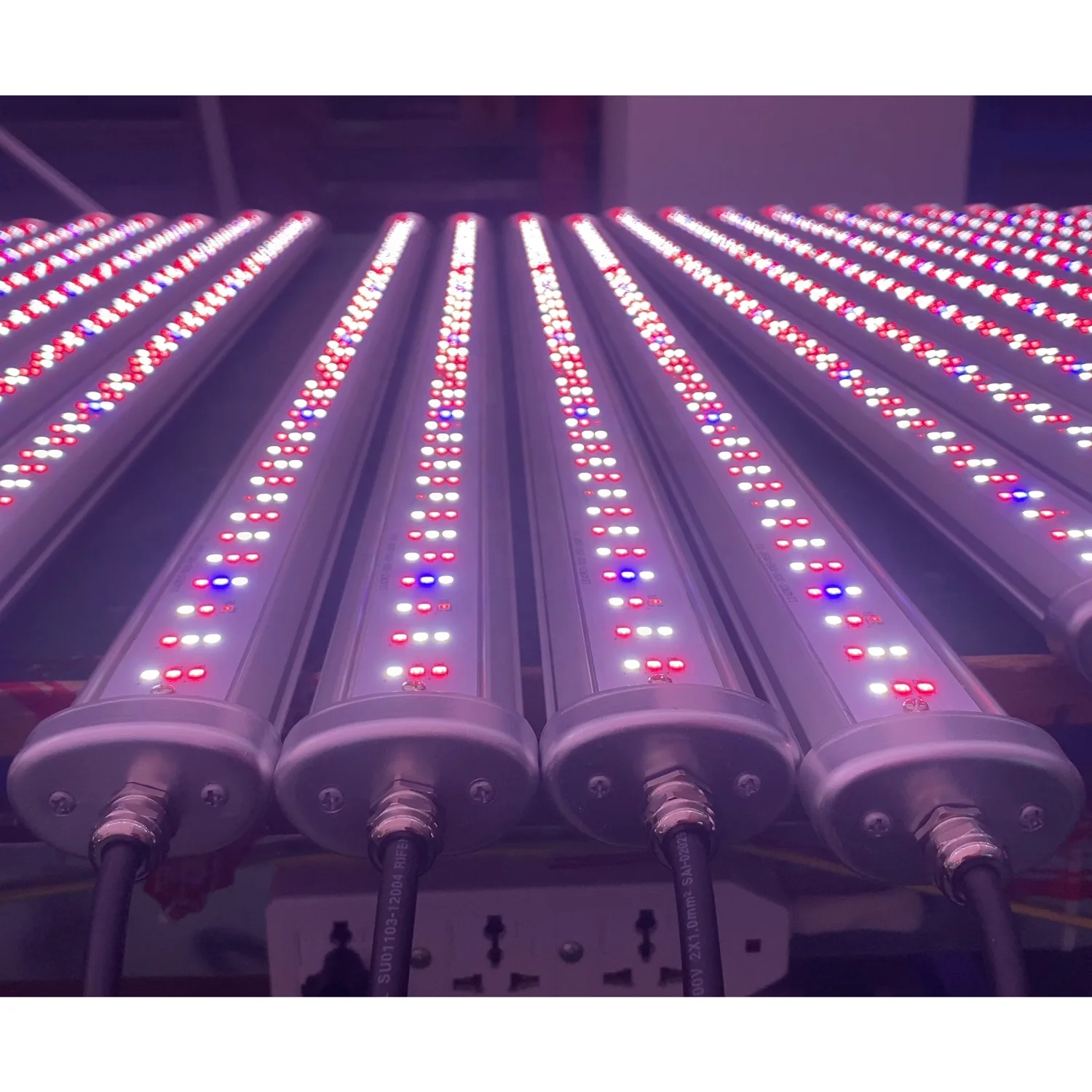 BLE Efficacy up to 3.3 Umol/J 30 watt Led Grow Light Strips for multi level flood table system for medical plants