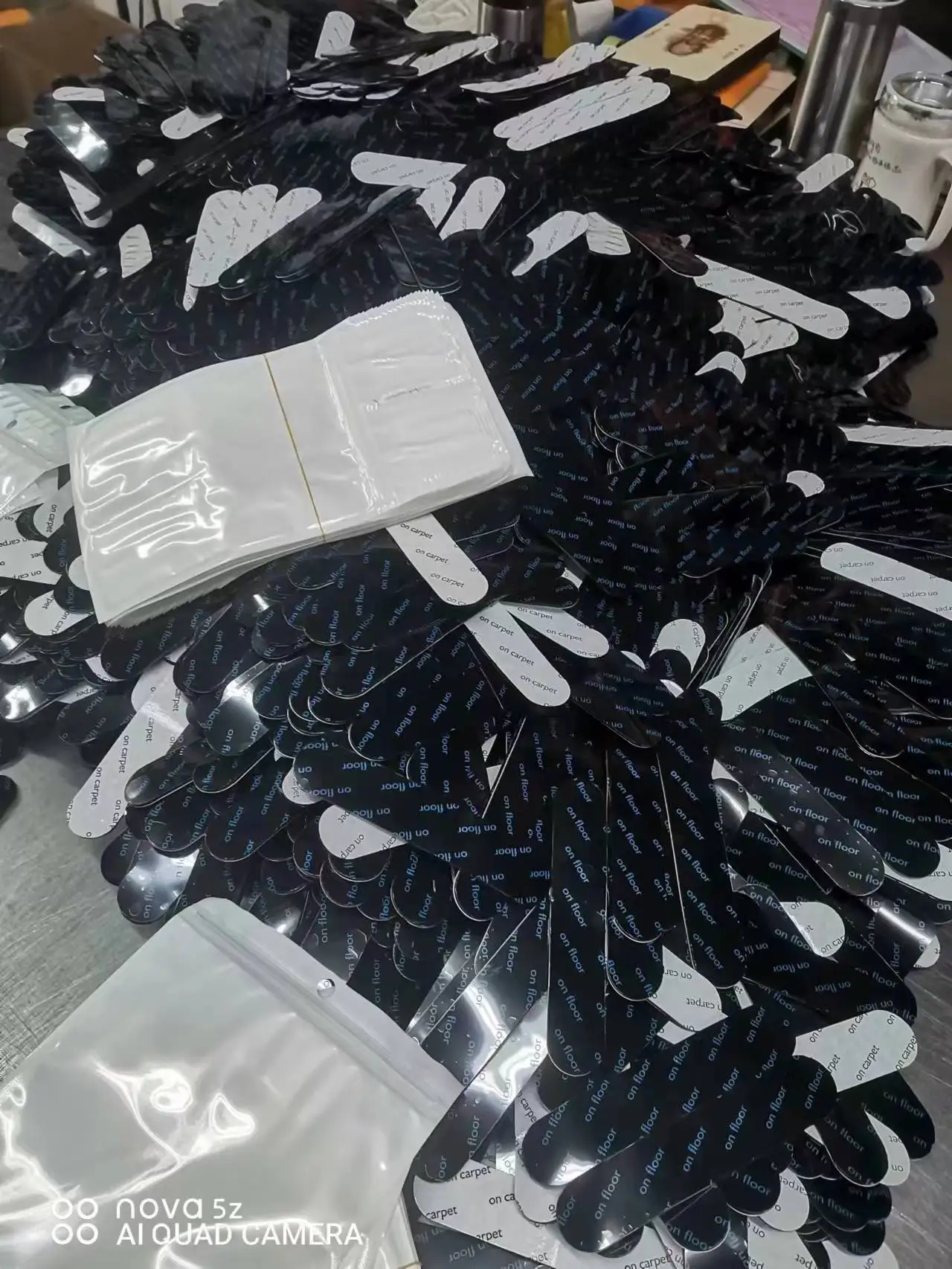 8pcs/set  non-slip washable carpet grippers Seamless Removable Adhesive rug grippers for indoor