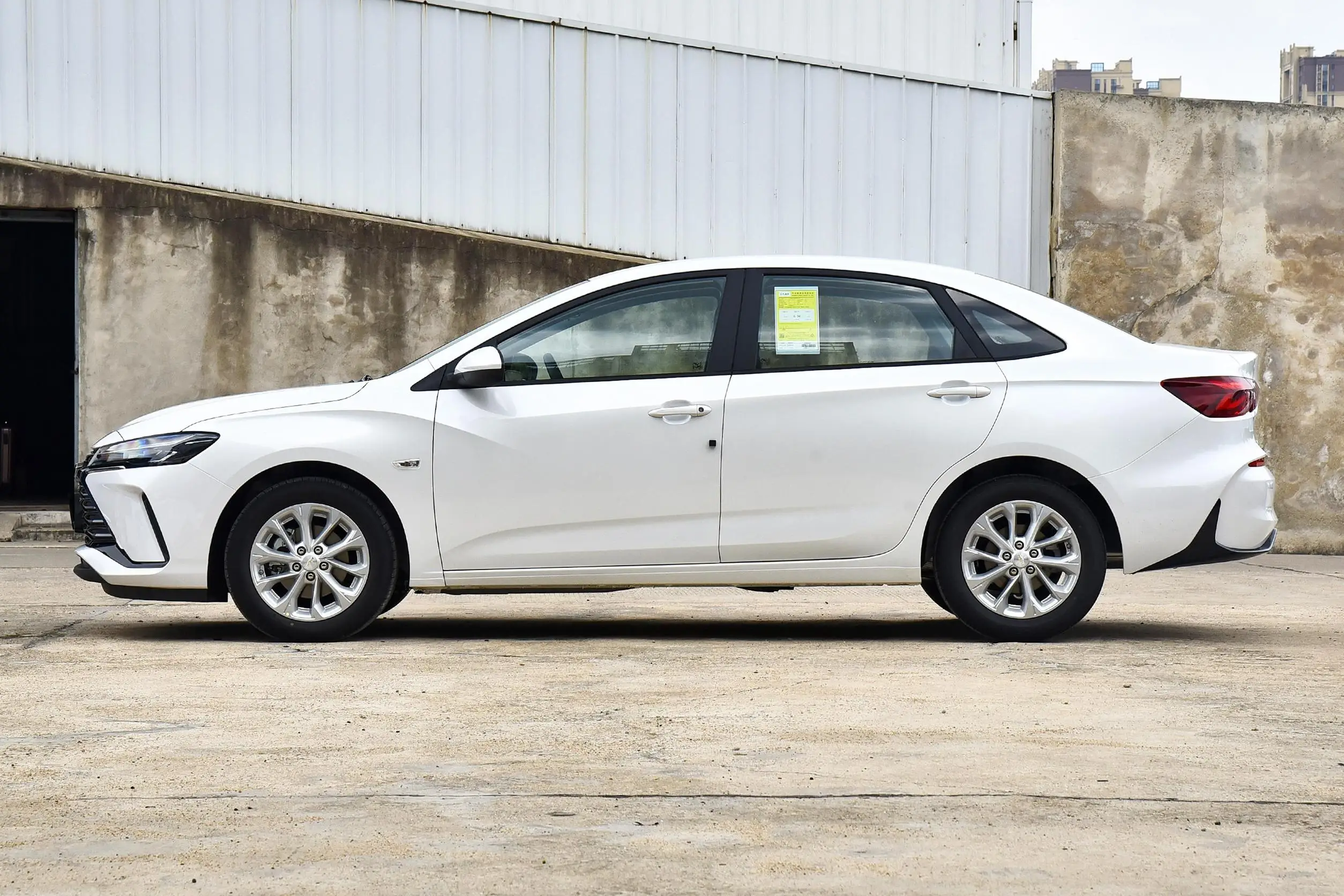 Hurun Stock 1.5L1.3L Chevrolet Monza Гибридный бензиновый седан