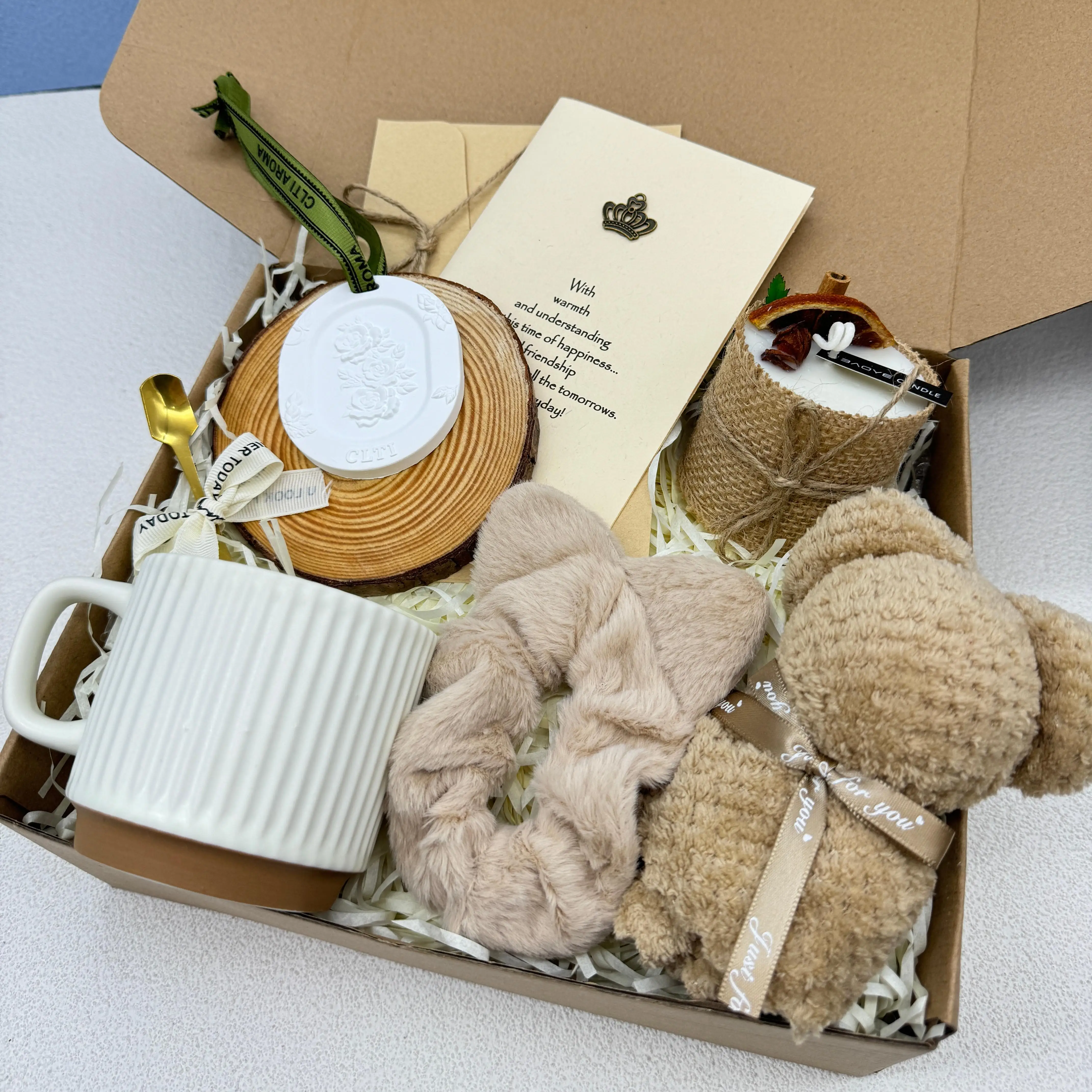 New Arrival Custom Fall Candles Mug Towel Thinking of You Gift Basket Cozy Coworker Gift Set for Women Men