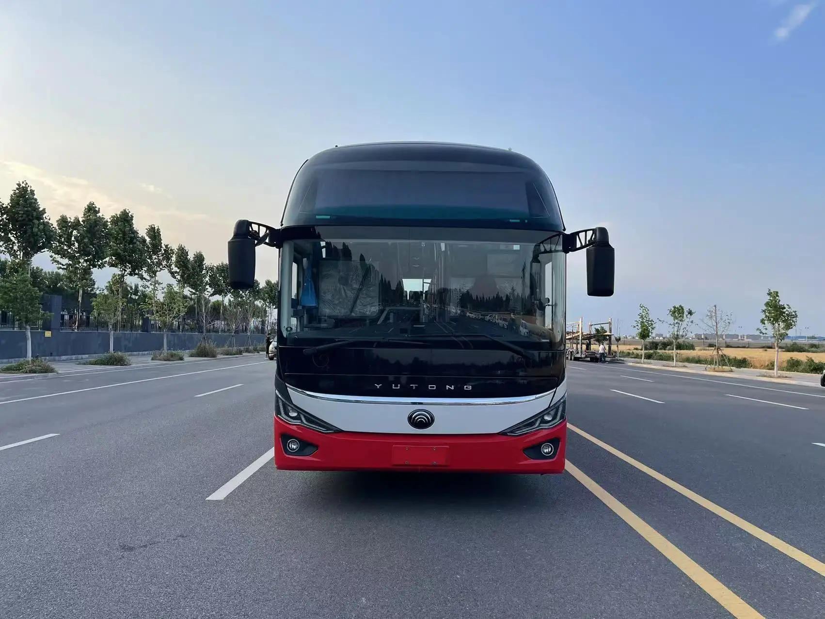 Used Yu-tong City Buses with Luxury 56 Seats Second Hand Yu-tong ZK6137 Double Rear Axles Long Distance Bus Coach Buses for Sale