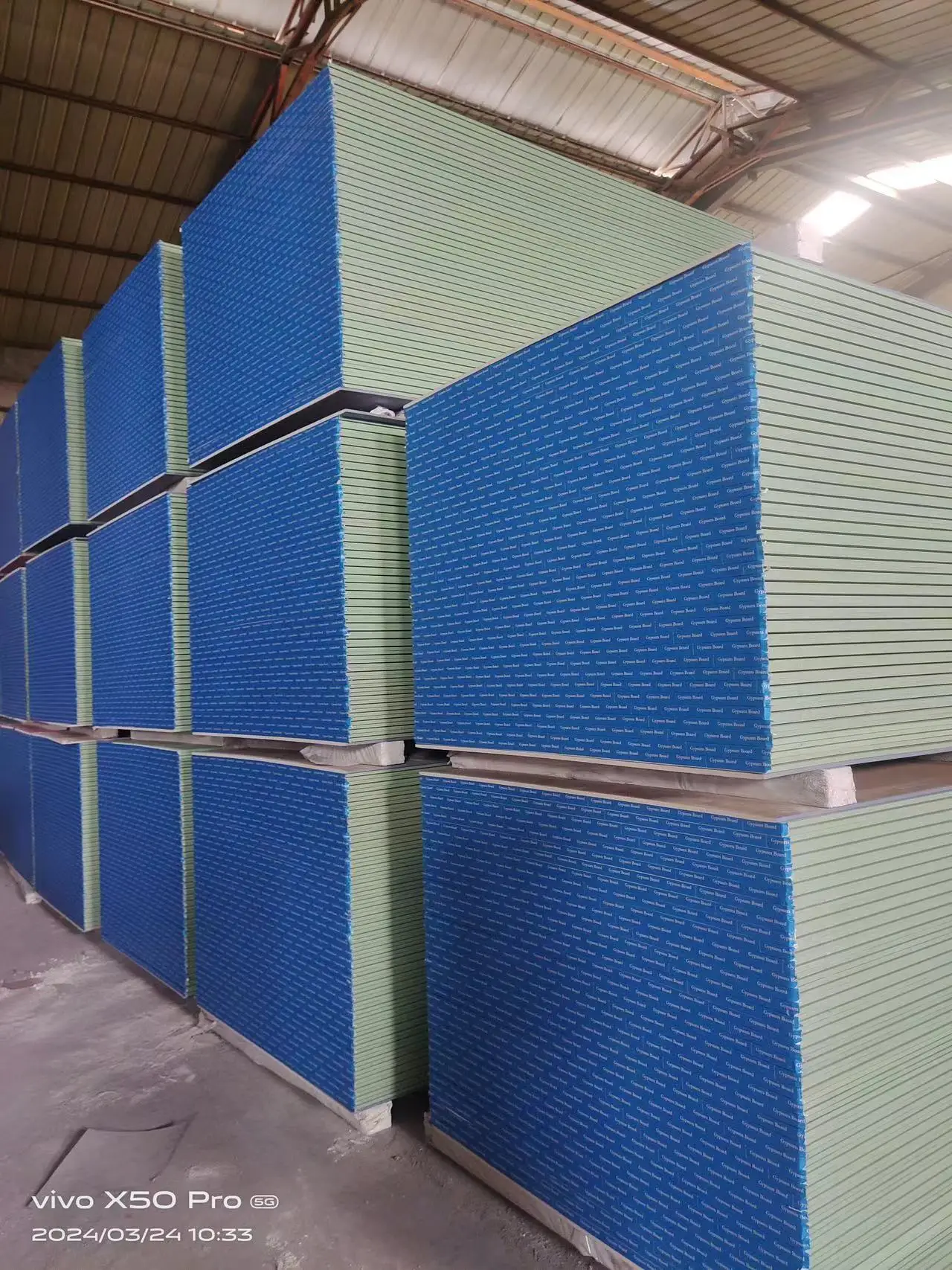 Modern Environmentally Primed Drywall Plasterboard Gypsum Board Waterproof Fireproof Square Shape Hotel Ceiling