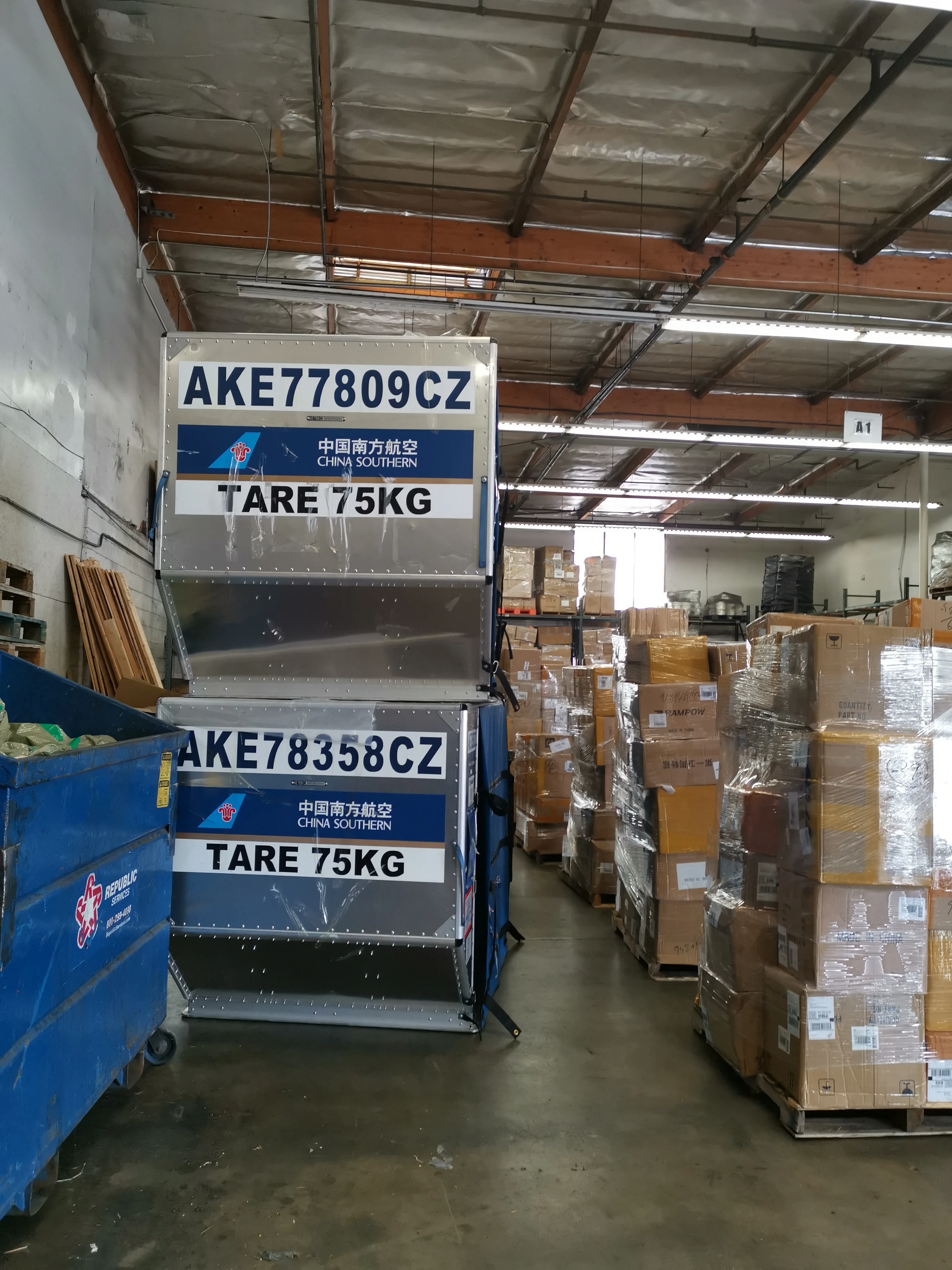 Freight forwarders use the cheapest and fastest DHL UPS fedex from China to the United States