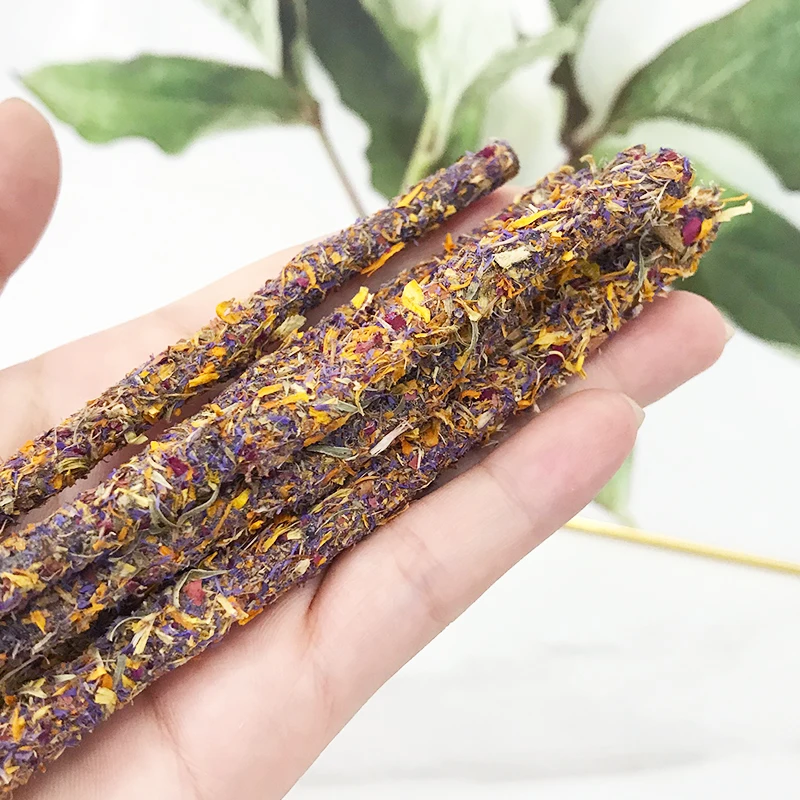 Natural Mixed petal apple branch Treats food rabbit molar snacks grass cake Chew toy guinea pig Hamster treats Timothy Hay