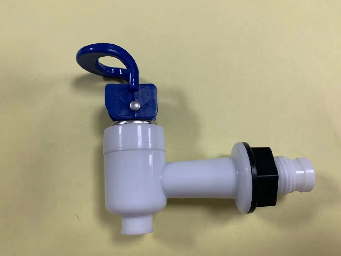 Пластиковый кран для питьевой воды