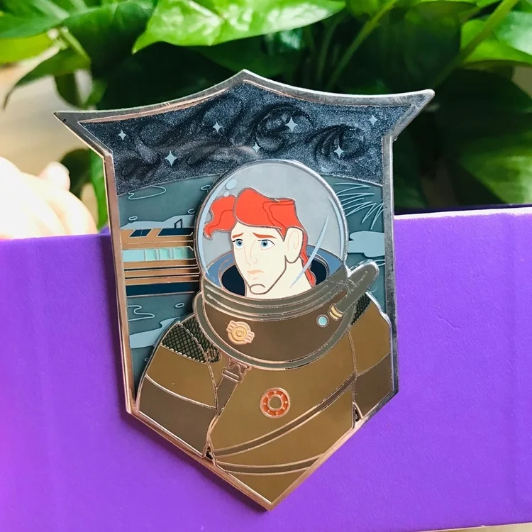 2021 fashion design high quality factory Violin Elsa princess hard enamel silver metal screen print pin on pin custom badges