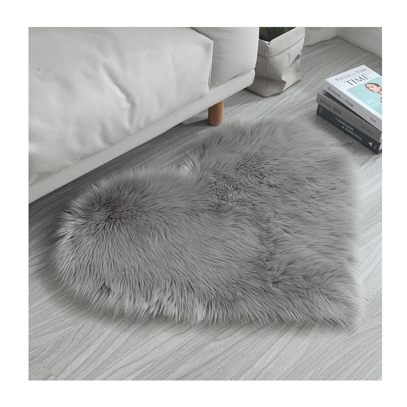 Luxury Fluffy Faux Sheepskin Area Rug Heart Shaped Rug Fuzzy Room Carpet for Home Living Room Sofa Floor Bedroom