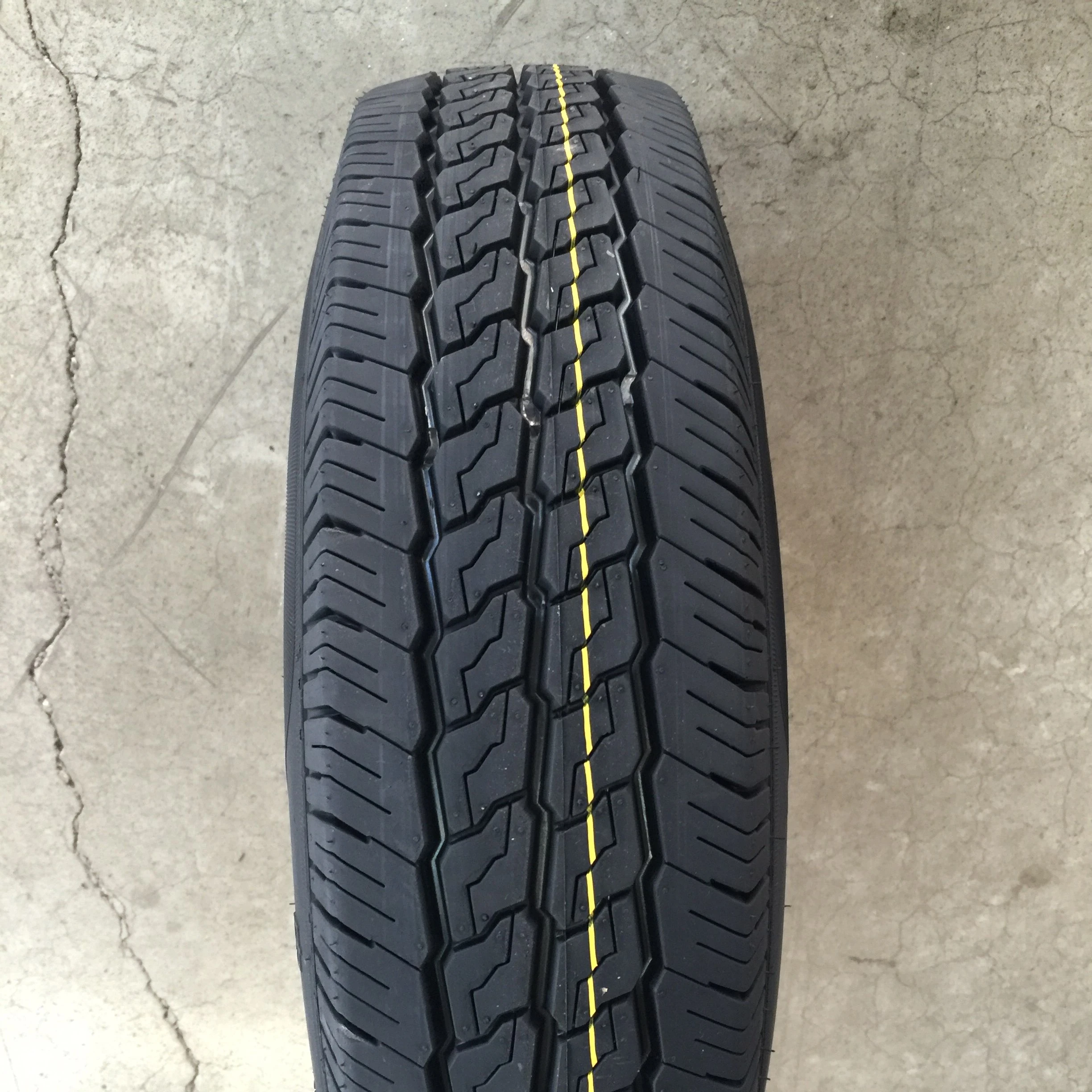 Китайская дешевая легкая грузовая шина 195/65R16 LT 8PR