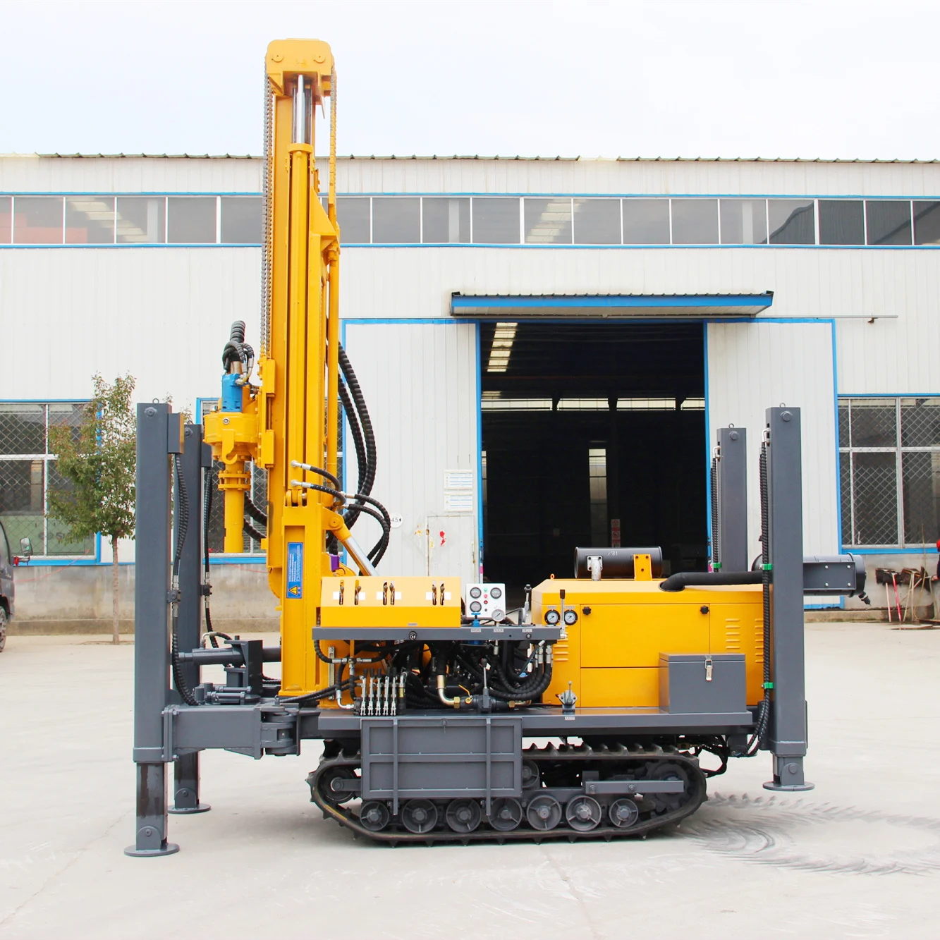 Hot sale sunmoy diesel foldable ground water well drilling rigs in Dubai