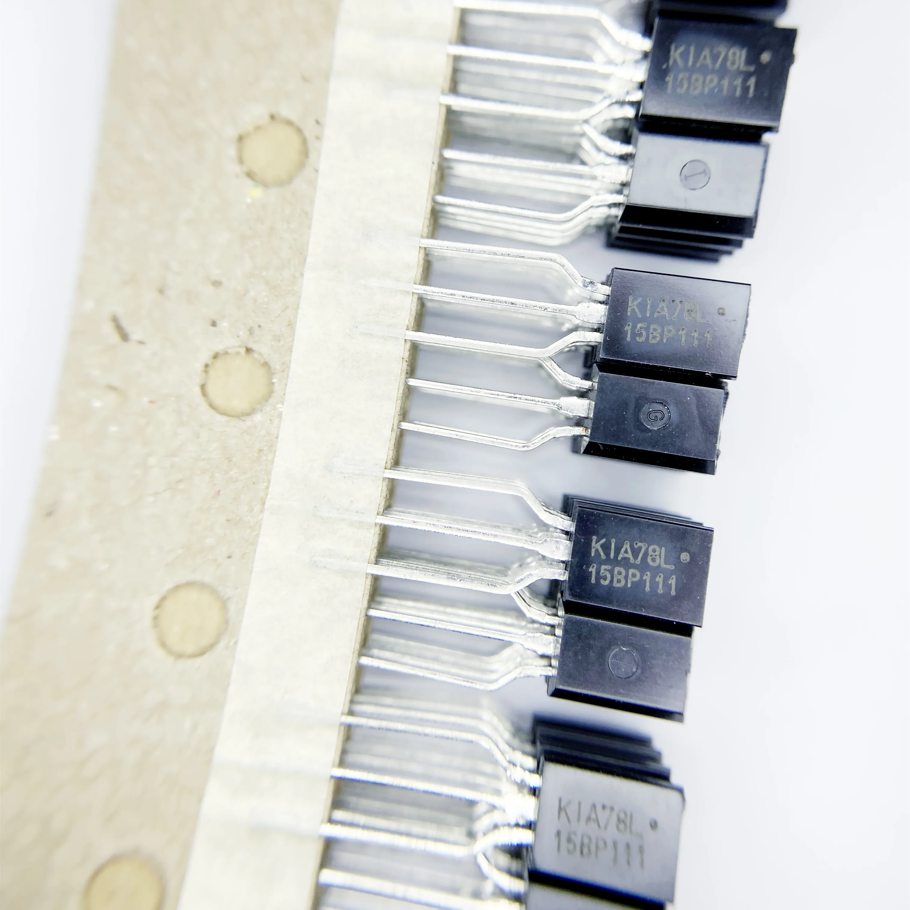 Factory Directly Wholesale Production Most Popular Voltage Three-terminal regulator