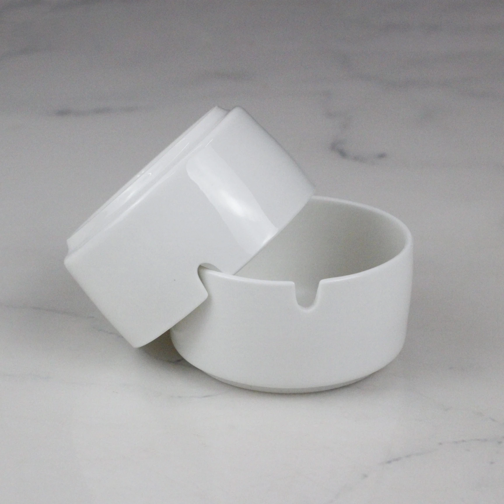 Hotel office home round desktop white cigarettes cigar ashtray porcelain ceramic classic smoking ashtray