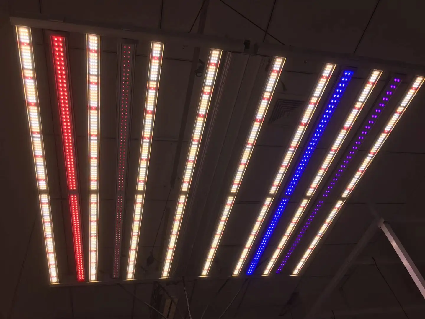 greenhous light new design highest PPF 1848umol/s led grow light with PAR 2.5~2.8umol/j in stock