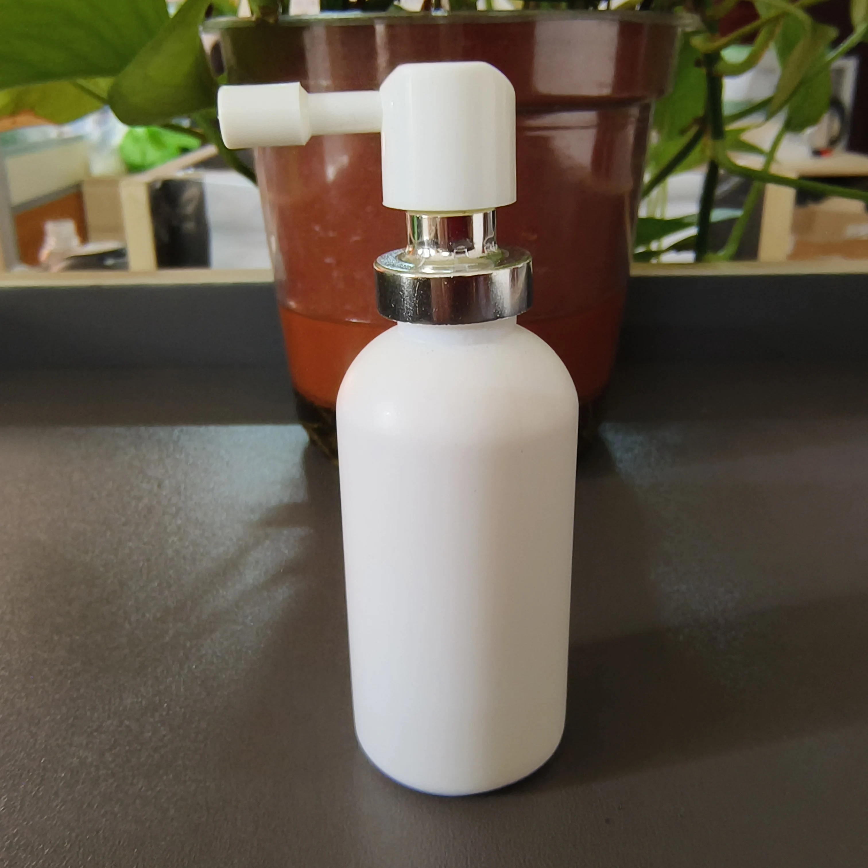 China Factory Wholesale 15ml 30ml Plastic Throat Sprayer Bottles With Aluminum Machine Short Nozzle For Sprayer Bottle