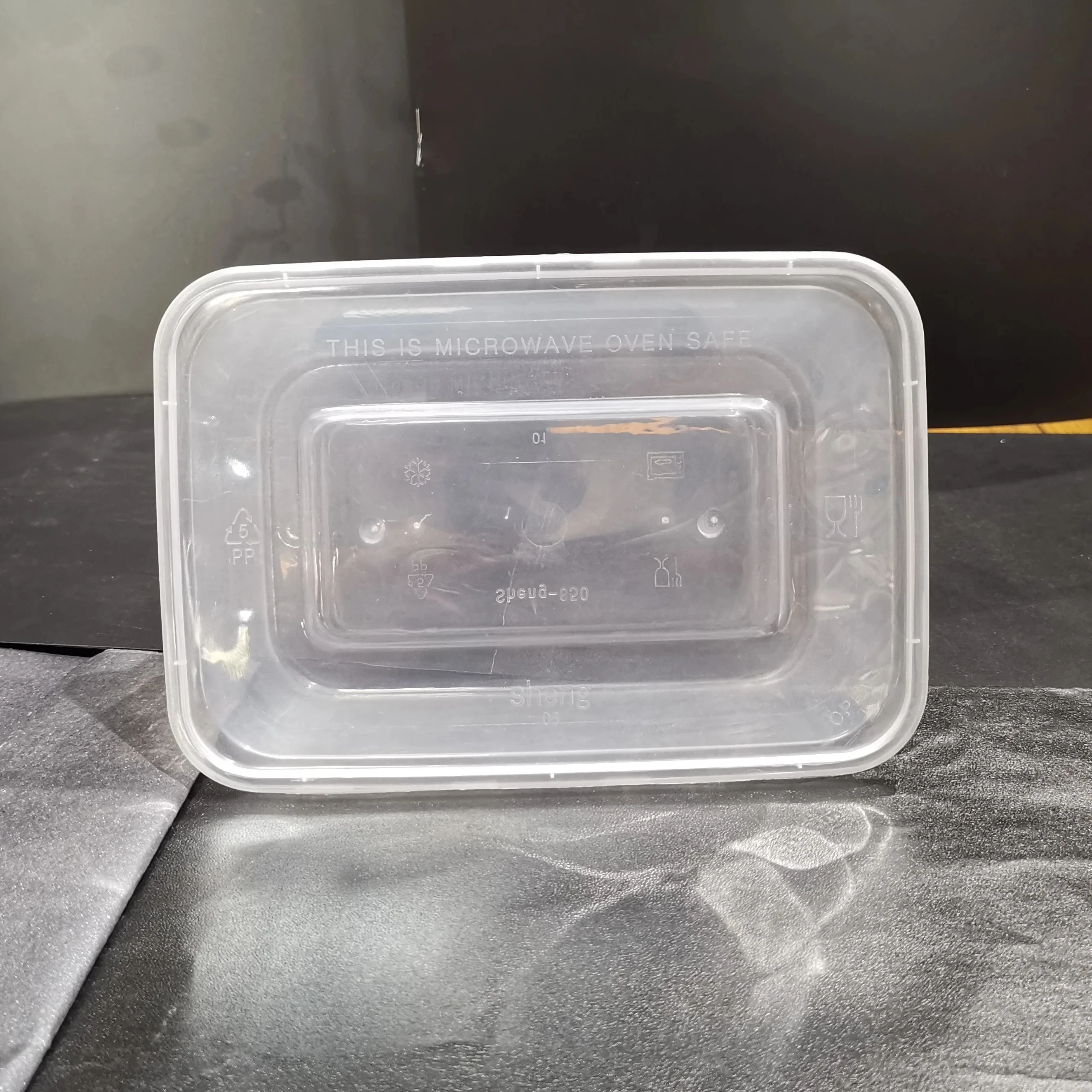 Пластиковый контейнер для еды 650 мл