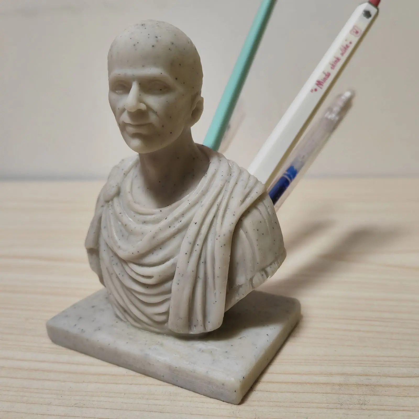 Custom 3D Design Model Usa Cross-Border New Creative Figure Statue Julius Caesar Desk Pen Holder Resin Decoration Bobbleheads