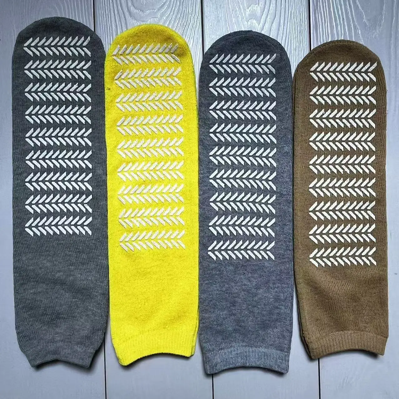 Custom cheap disposable double tread indoor slipper hospital medical socks