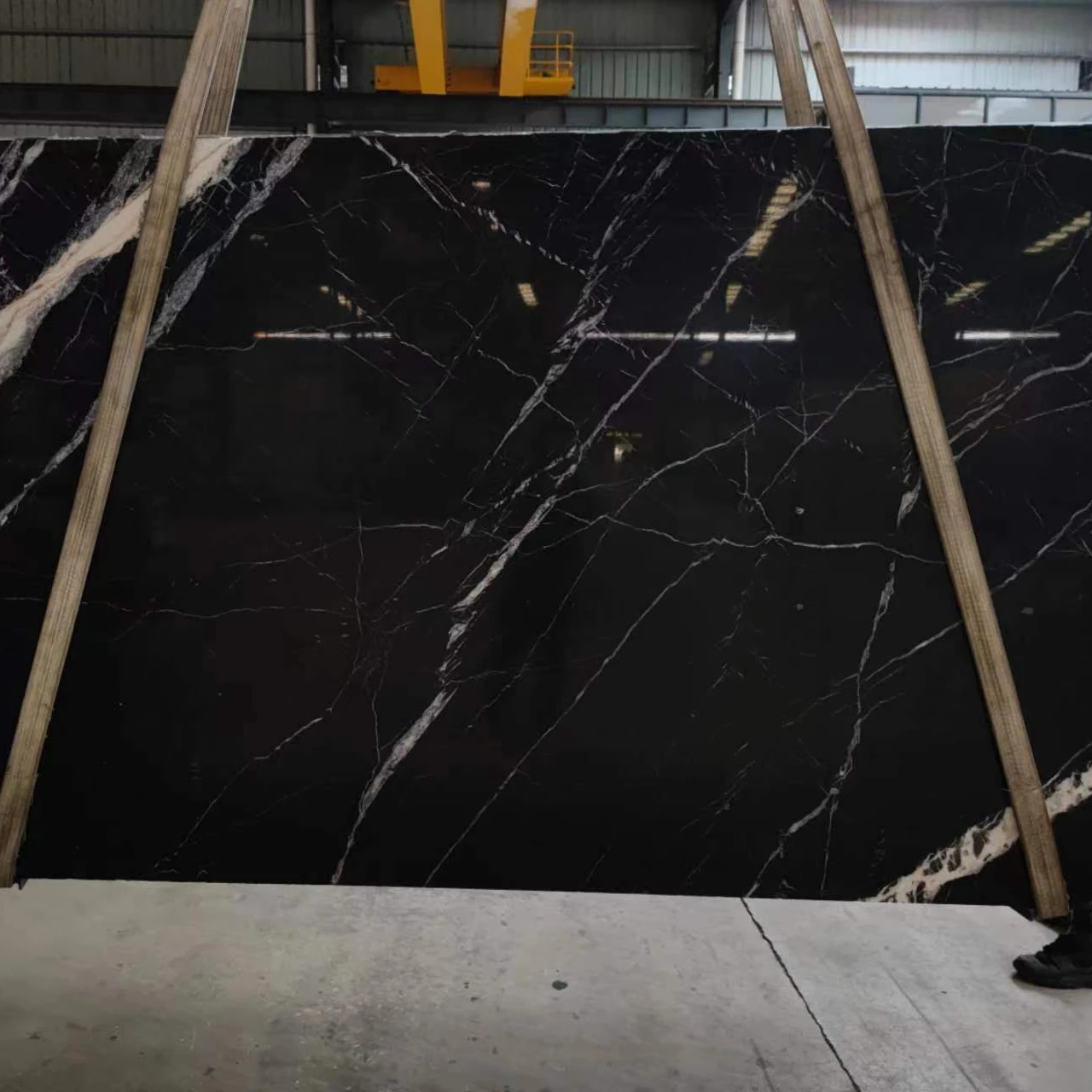 Полированный натуральный мрамор Black marquina