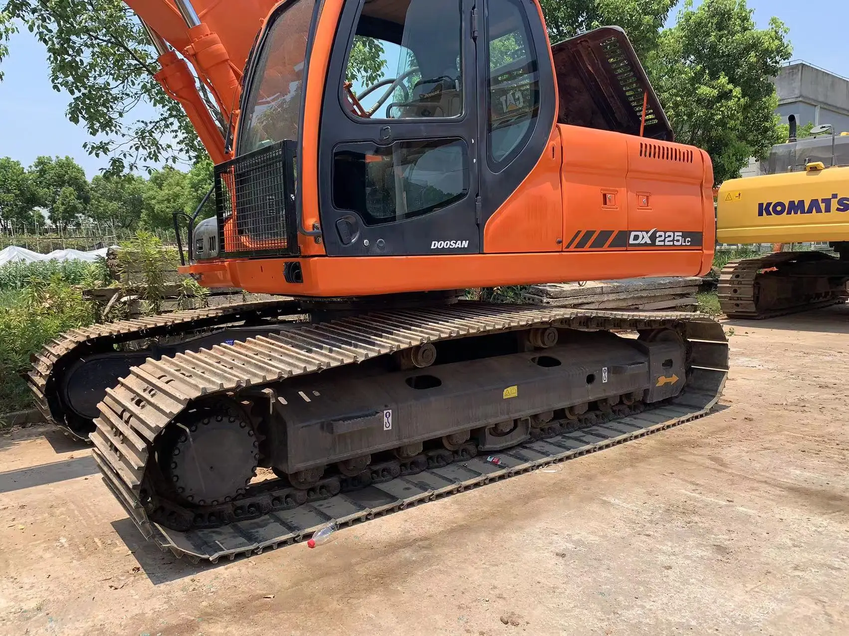 Japan made used cheap crawler excavator used Doosan DH220 DX225