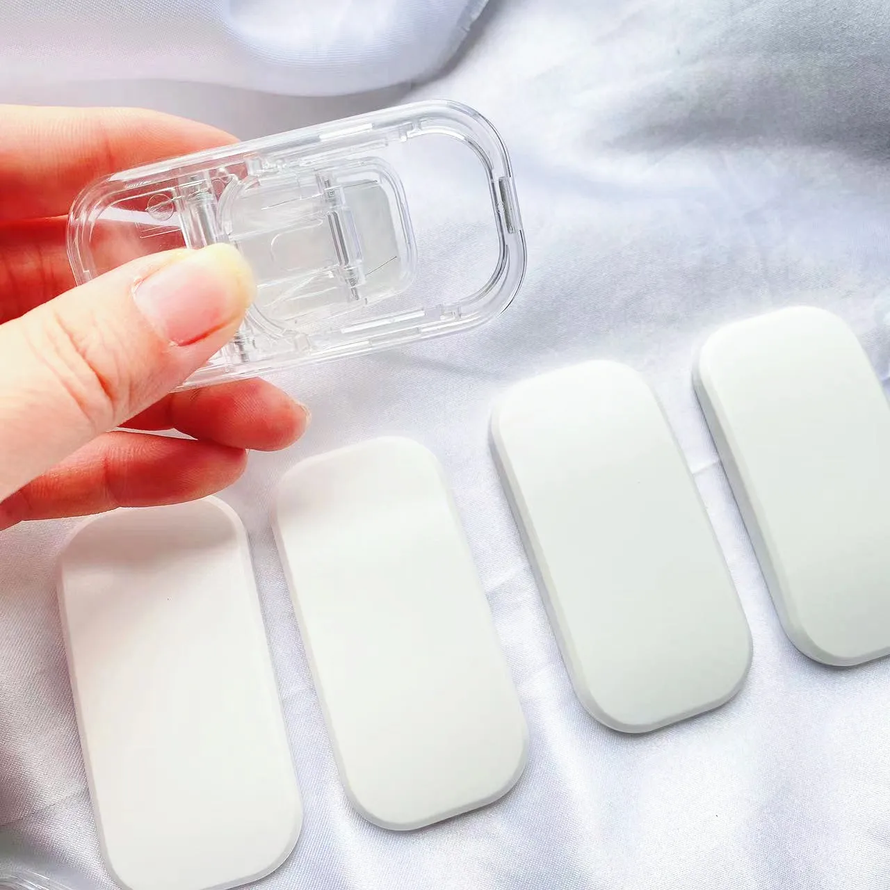 Wholesale push-pull invisible folding bracket Buckle phone buckle telescopic transparent bracket