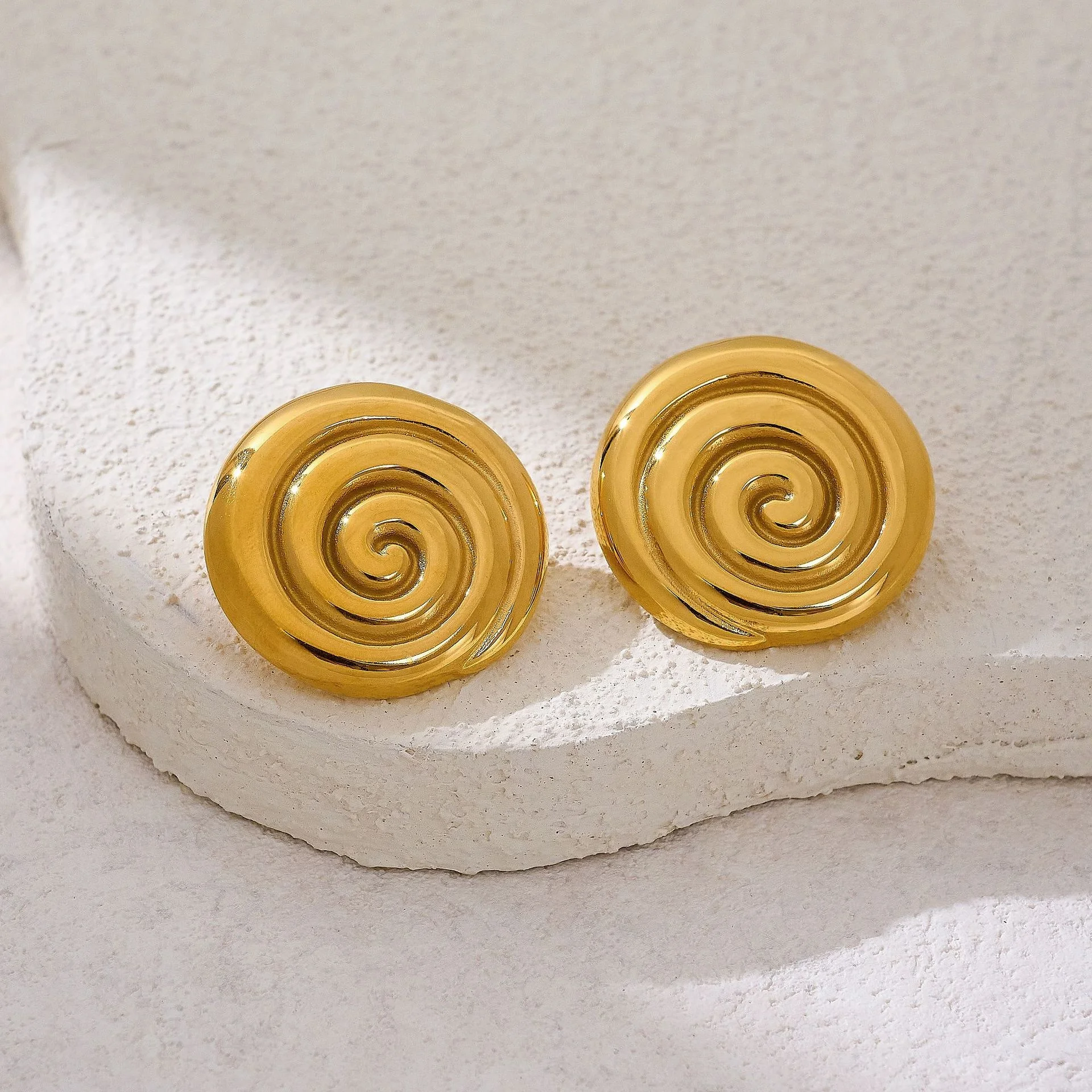 Not Fade Waterproof Fashion Jewelry Earrings 18K Gold Plated Stainless Steel Thread Vortex Shell Shaped Stud Earrings For Women