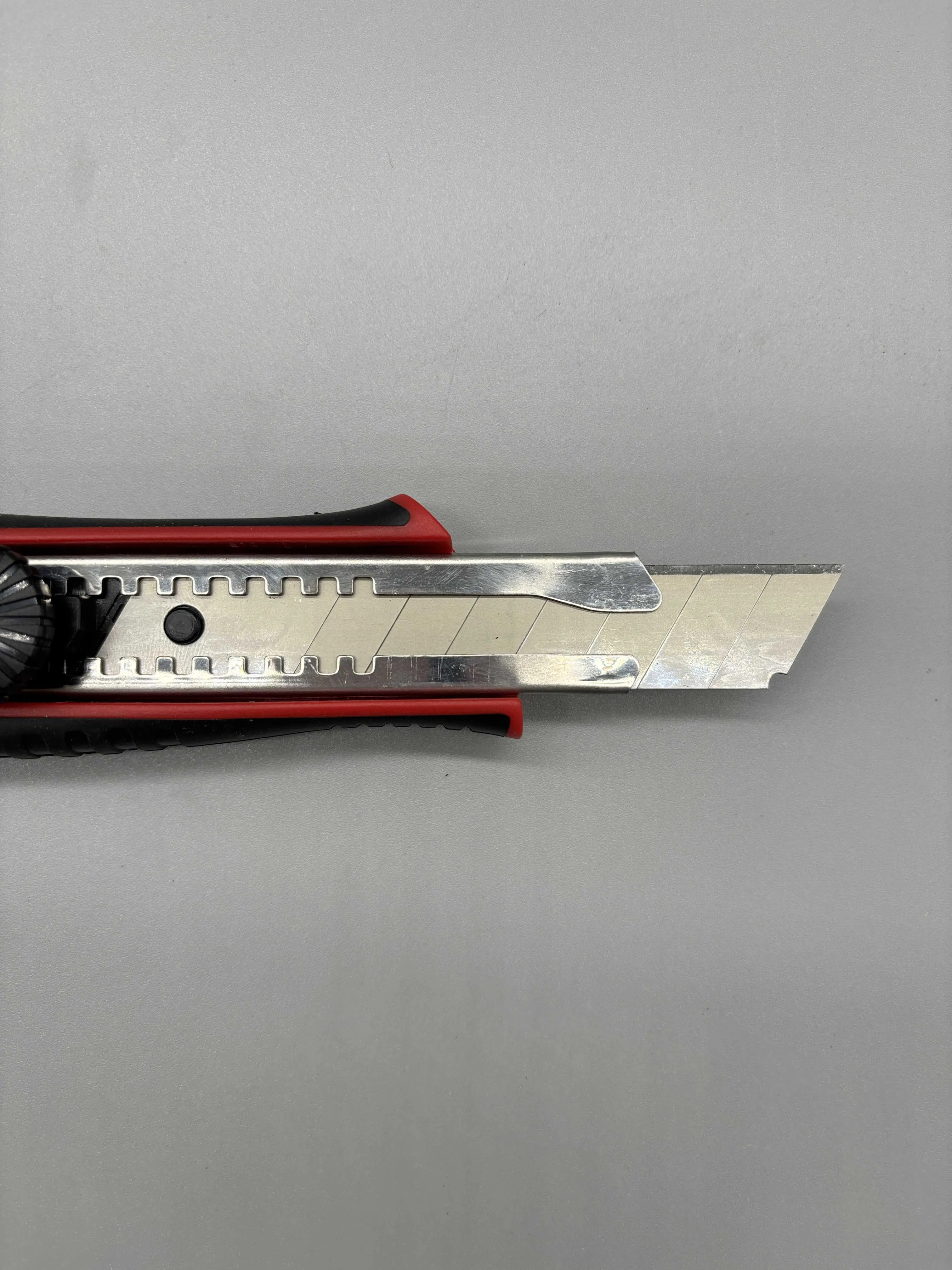 Custom Logo Color Rubber Red Utility Knife Box Cutter ABS Handle Steel Retractable Art Knife