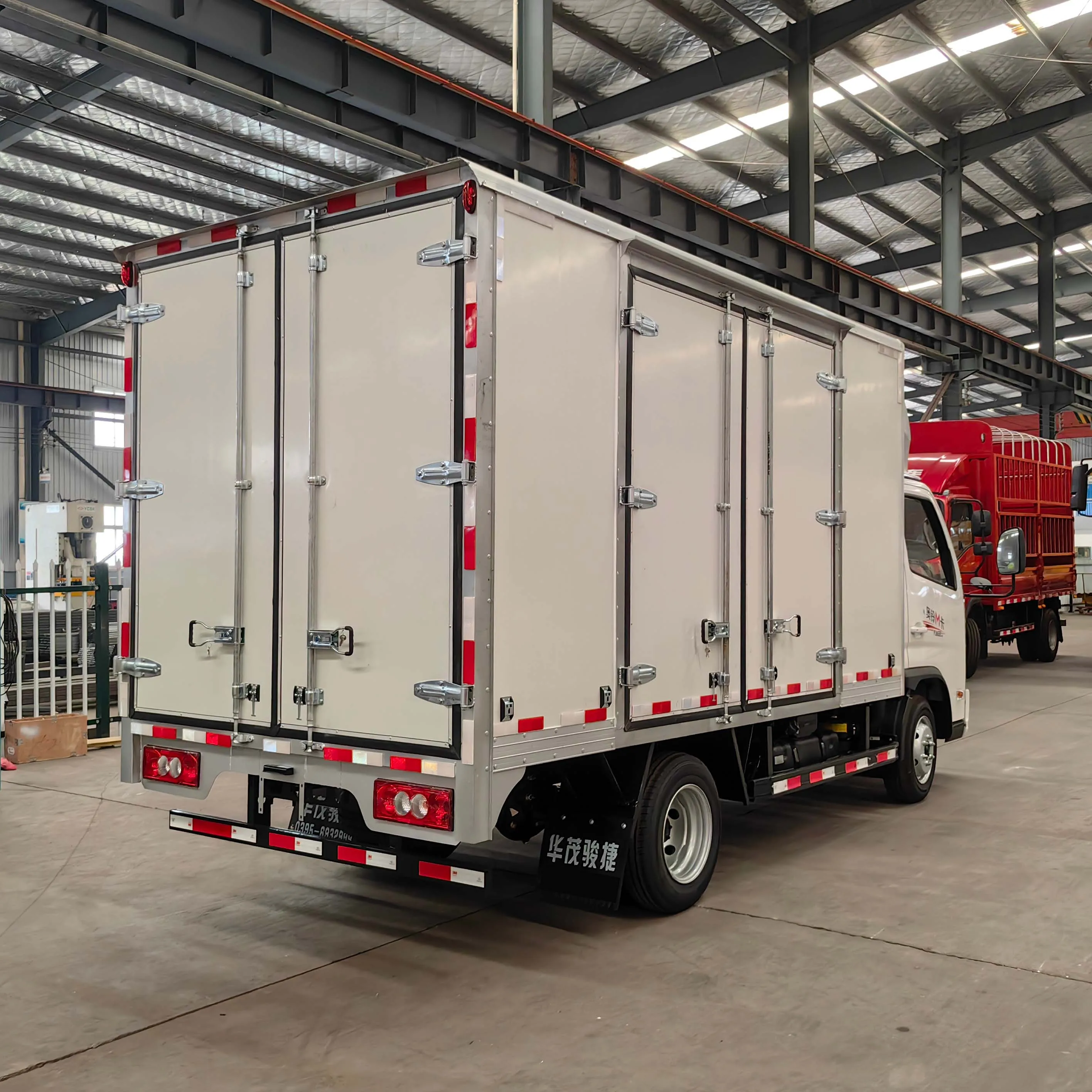 Ex-factory price HMJJ 260P 5-10 tons minivan 4x2 box truck sold