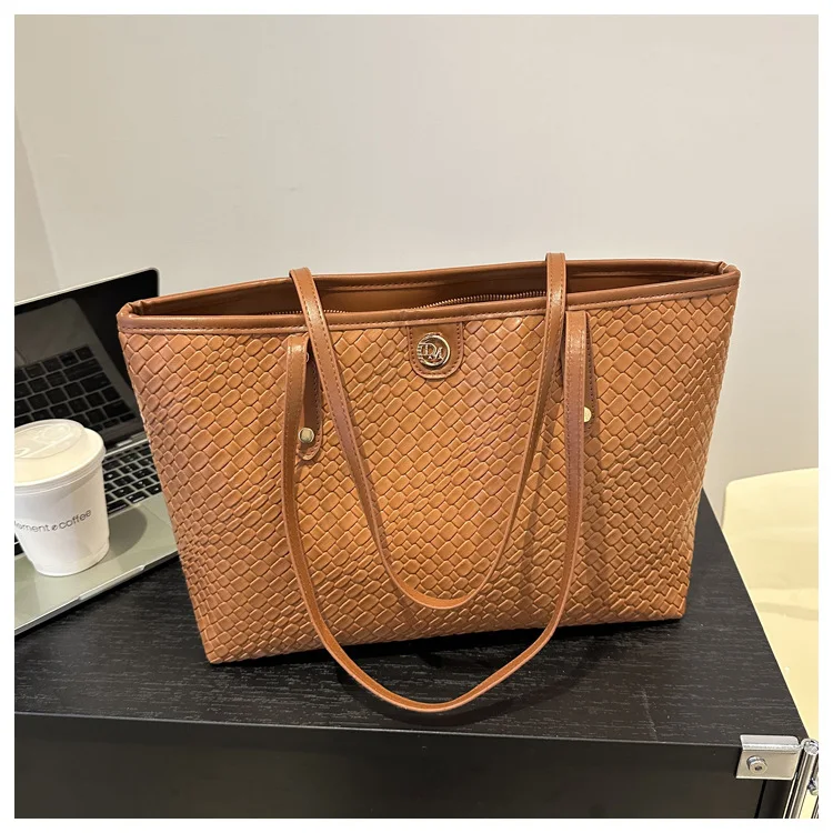 New Fashion Handbags Light Lady High Capacity Tote Bags Lady Design Purses For Ladies