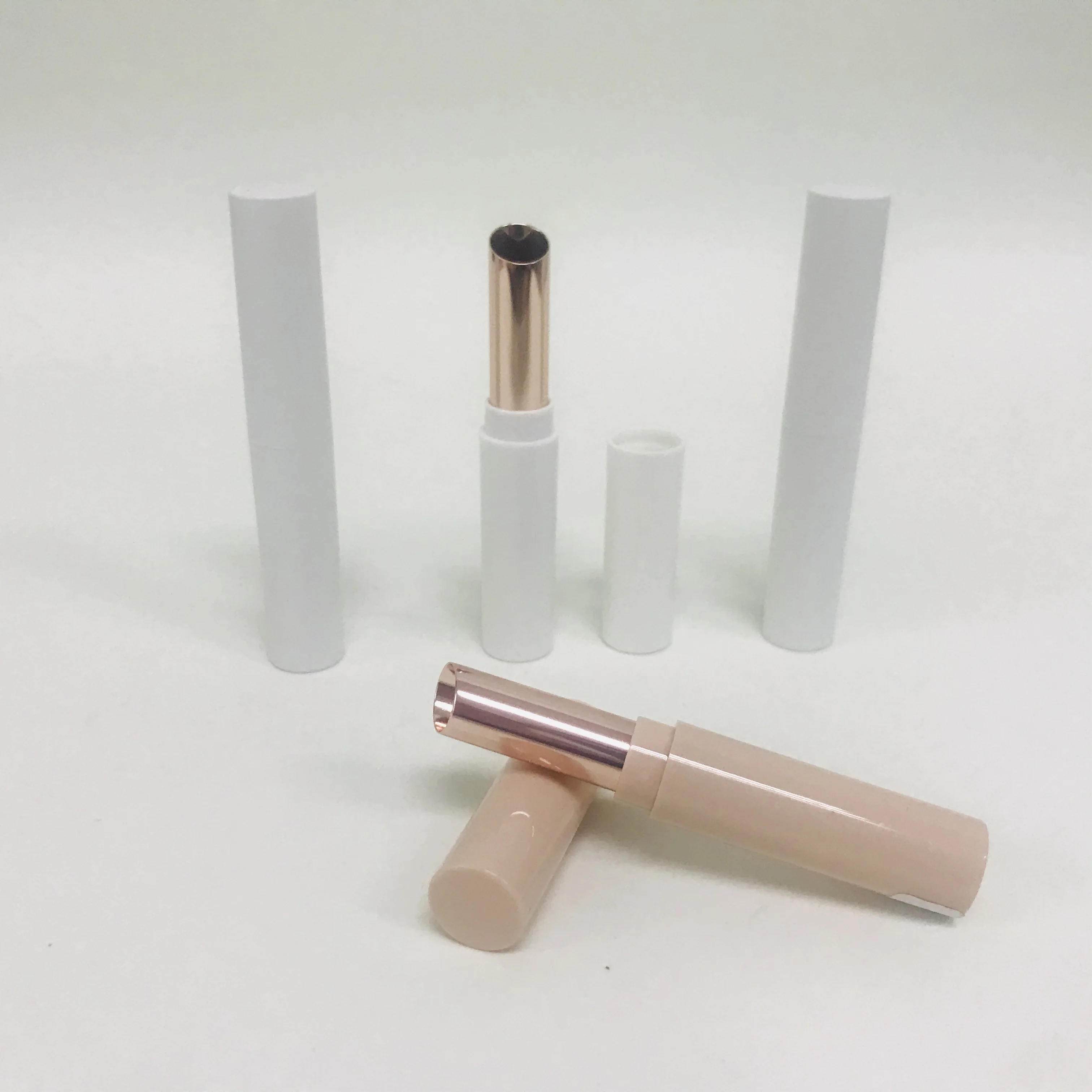 wholesale 2ml plastic matte cute small lipstick tube 2g  cylindrical mini lipstick container tube lip balm tube eco friendly