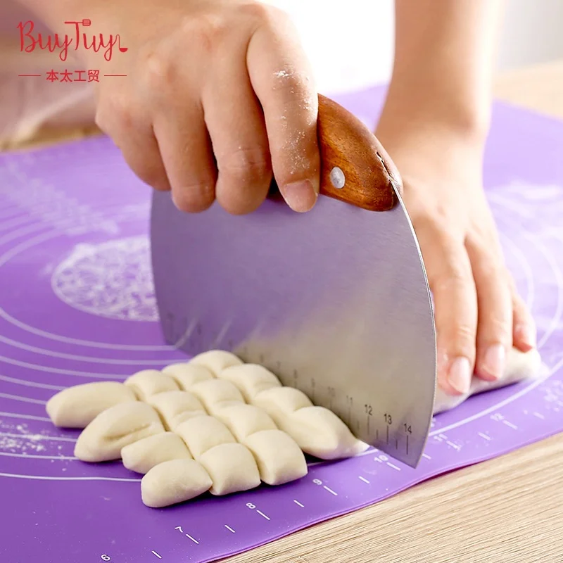 Kitchen Stainless Steel Dough Scraper with Measuring Scale for Baking Pastry Cutter Tools for Bakery Use Minimum Order 2pcs