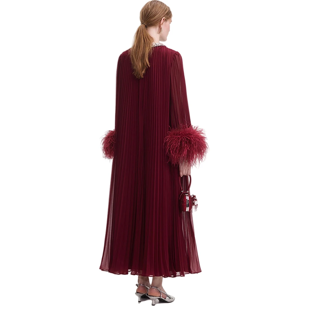 TWOTWINSTYLE Hot Selling Temperament Dress with Ostrich Fur Decoration Loose Long Skirt with Diamond Studded Neckline Dress