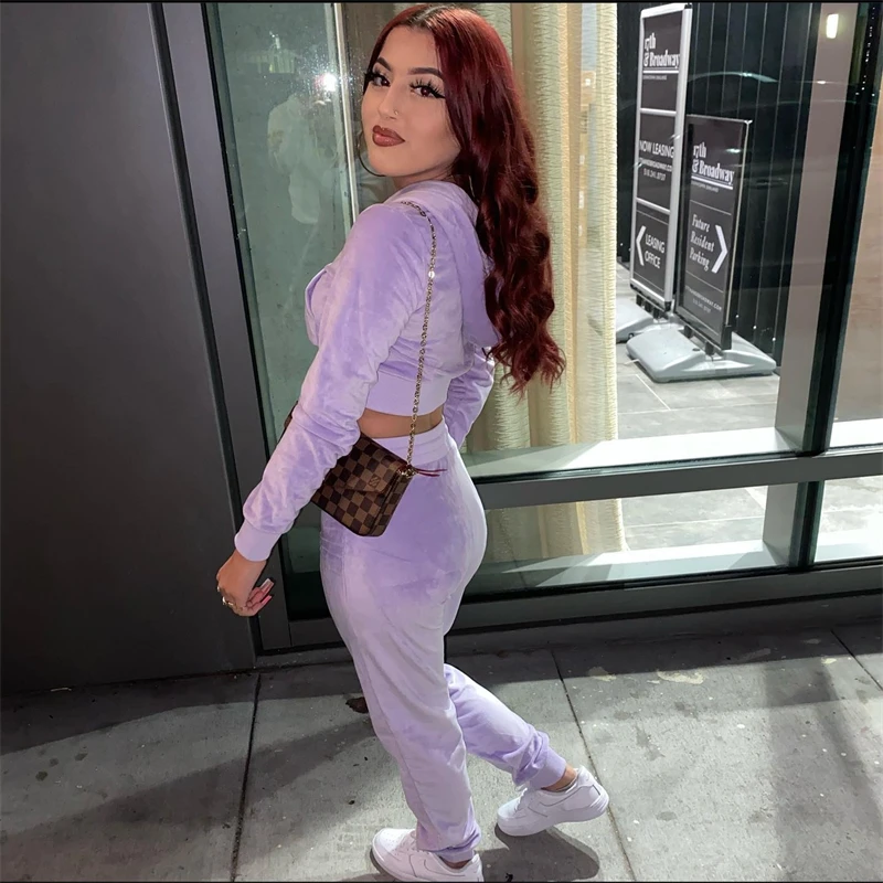  2021 New Stylish Custom Logo Tracksuit Crop Tops Sweatshirt and Jogging Sweatsuit 2 Piece Set Women Velvet Tracksuits for