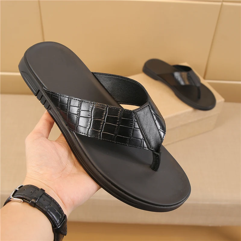 New High Quality Men Genuine Leather Flip Flops Beach Style Fashionable Lightweight Slippers Rubber Outsole