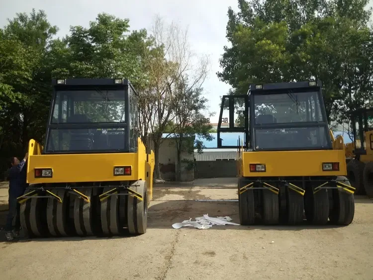 Popular Market 30ton Pneumatic Tire Road Roller Lutong Ltp2030 with 3800mm Wheel Base with Lowest Price