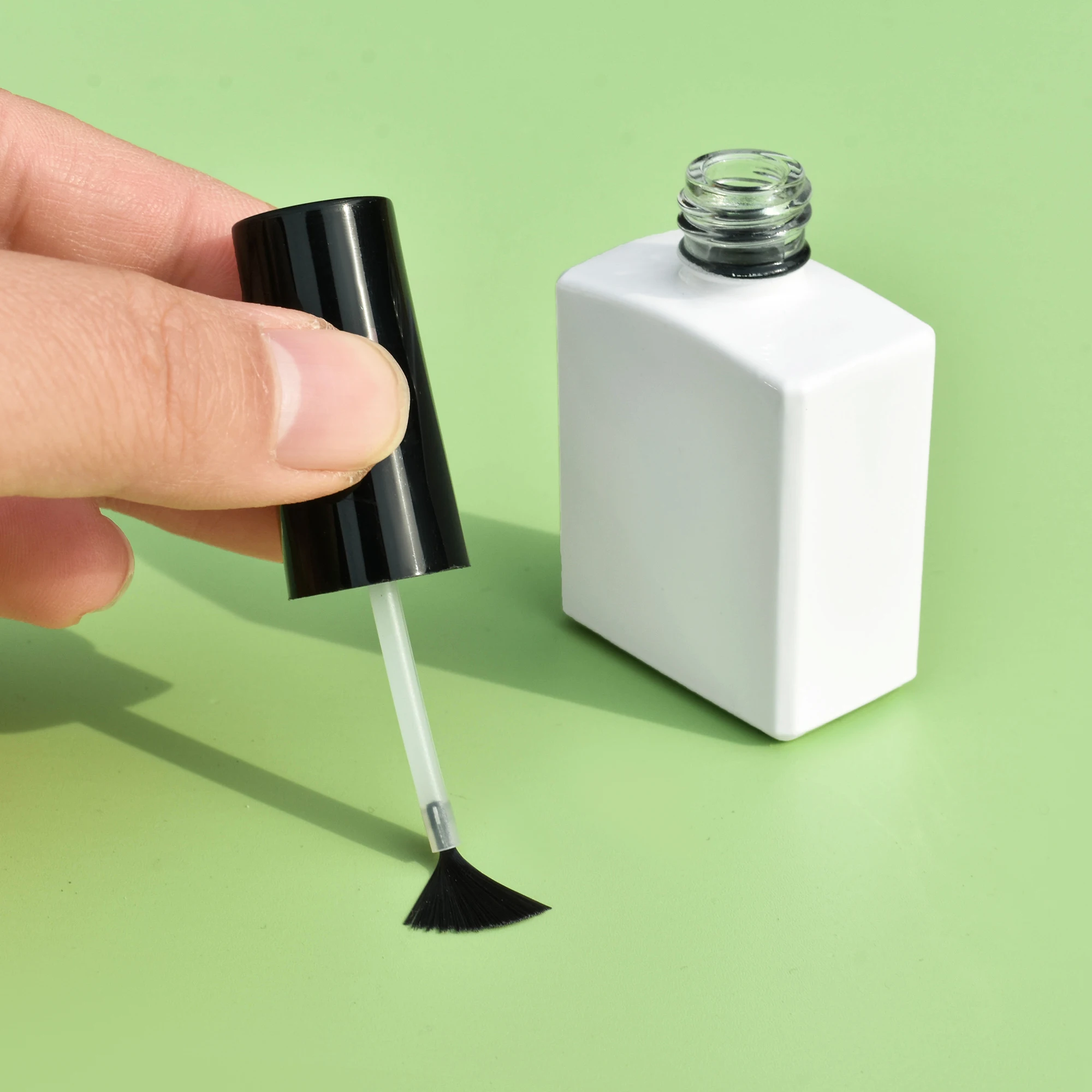 Empty matte Frosting Wholesale 15ml Clear Empty Cosmetic Nail Polish Glass bottle with Brush Cap Glass Nail Gel Bottle Container