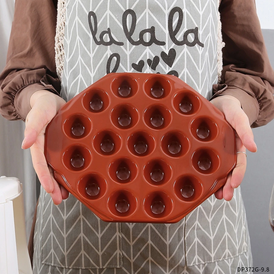 New Microwave ceramic baking snail dish creative household 19 grid egg waffle baking dish French snail dish ceramic