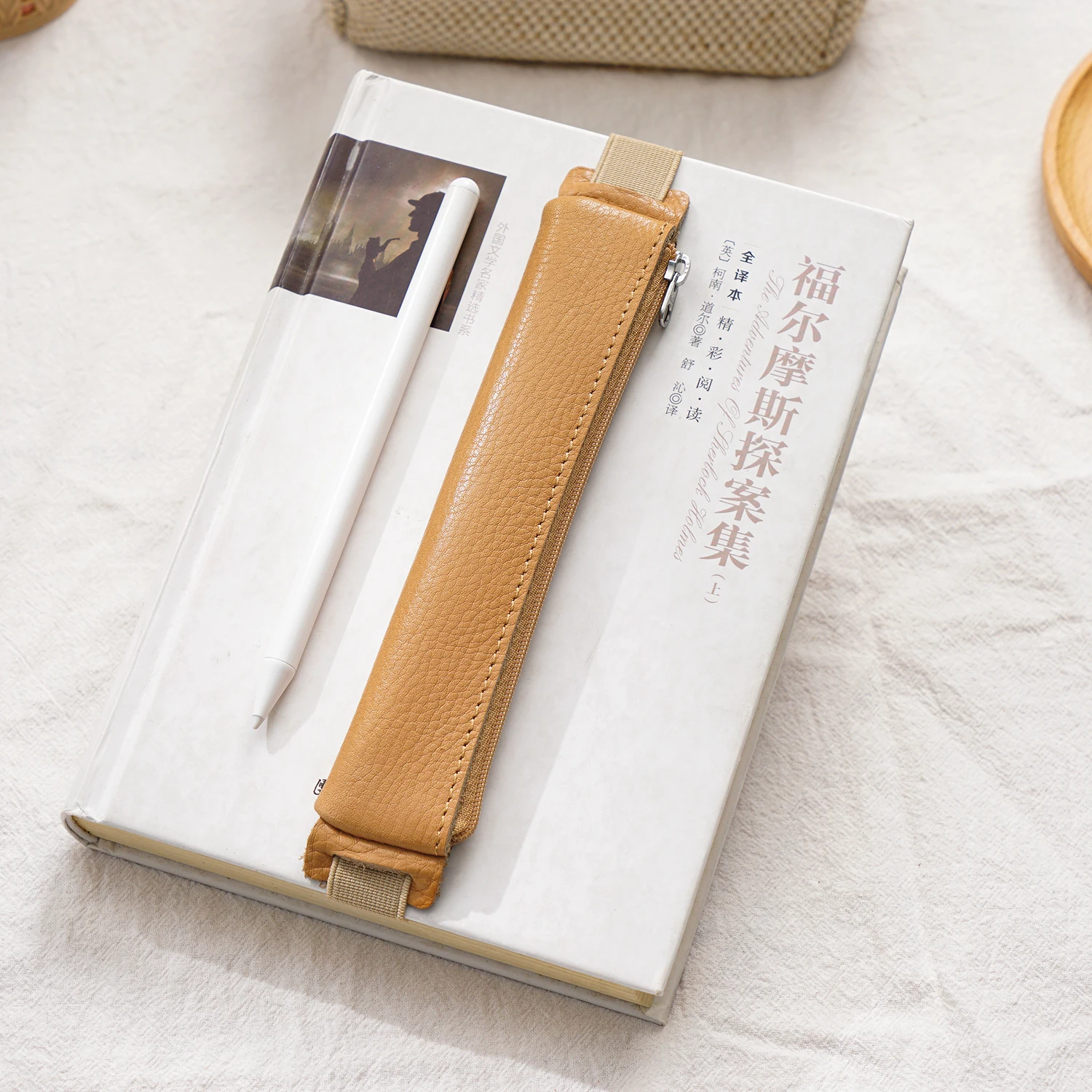 AIGUONIU Genuine Leather Pens Wallet Pencil Case Cowhide Zipper Pen Pouch With Elastic Band Can Use as Bookmark