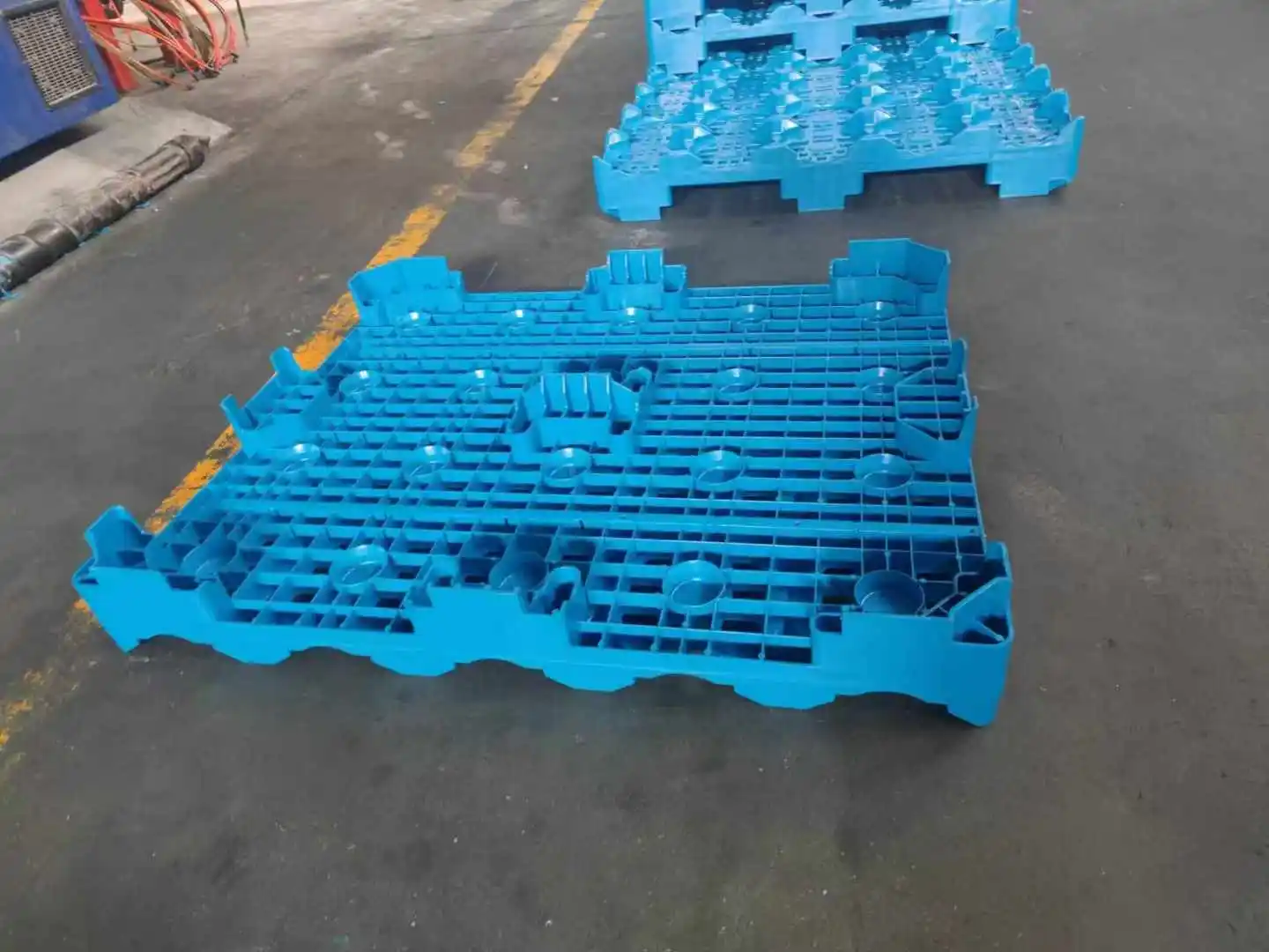 20 Bottles 5 Gallon Water Bottles HDPE Plastic Pallets