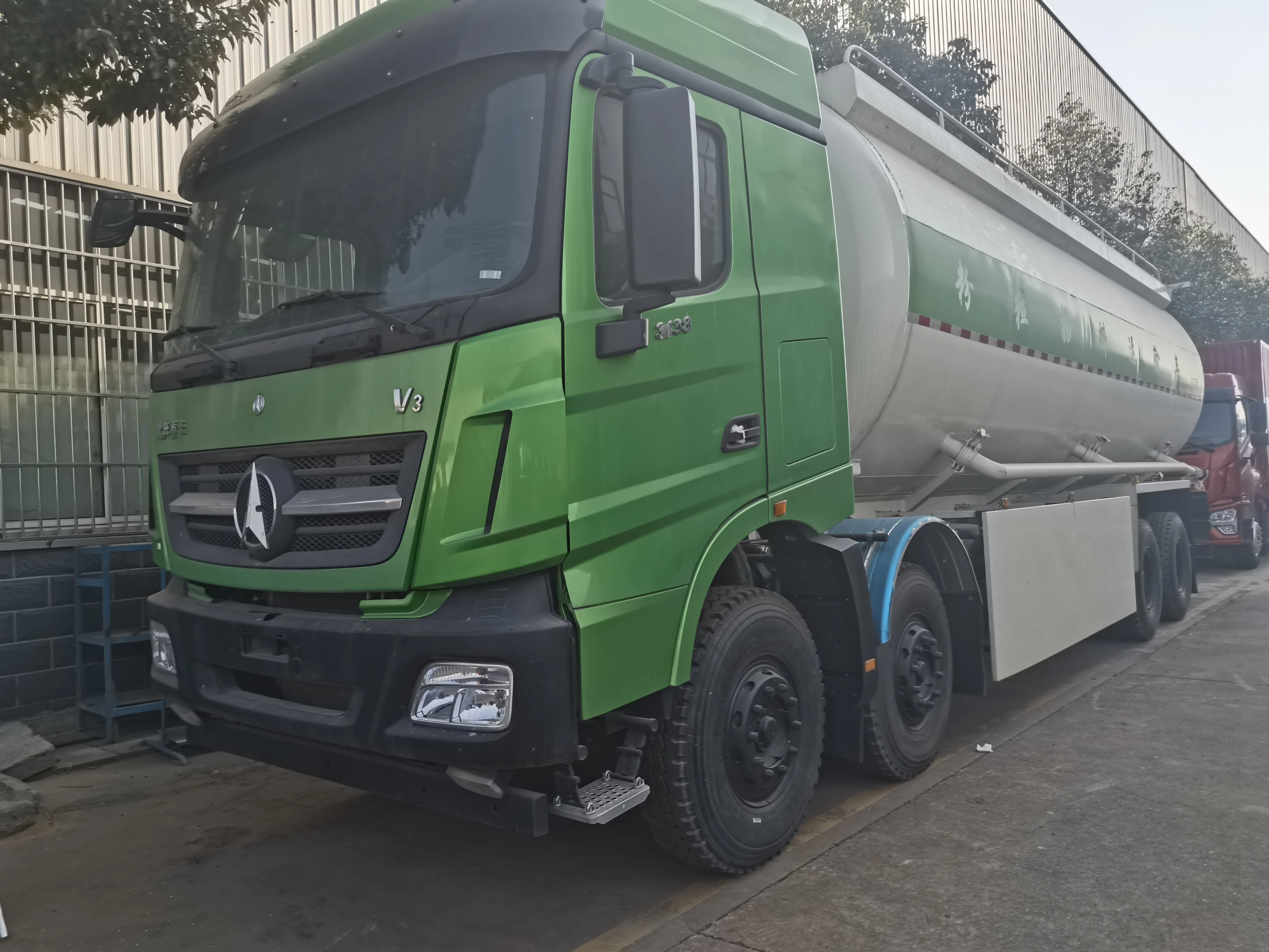 Made in China V Type 8x4 high capacity Granular Material Transportation Vehicle Powder Tank Truck