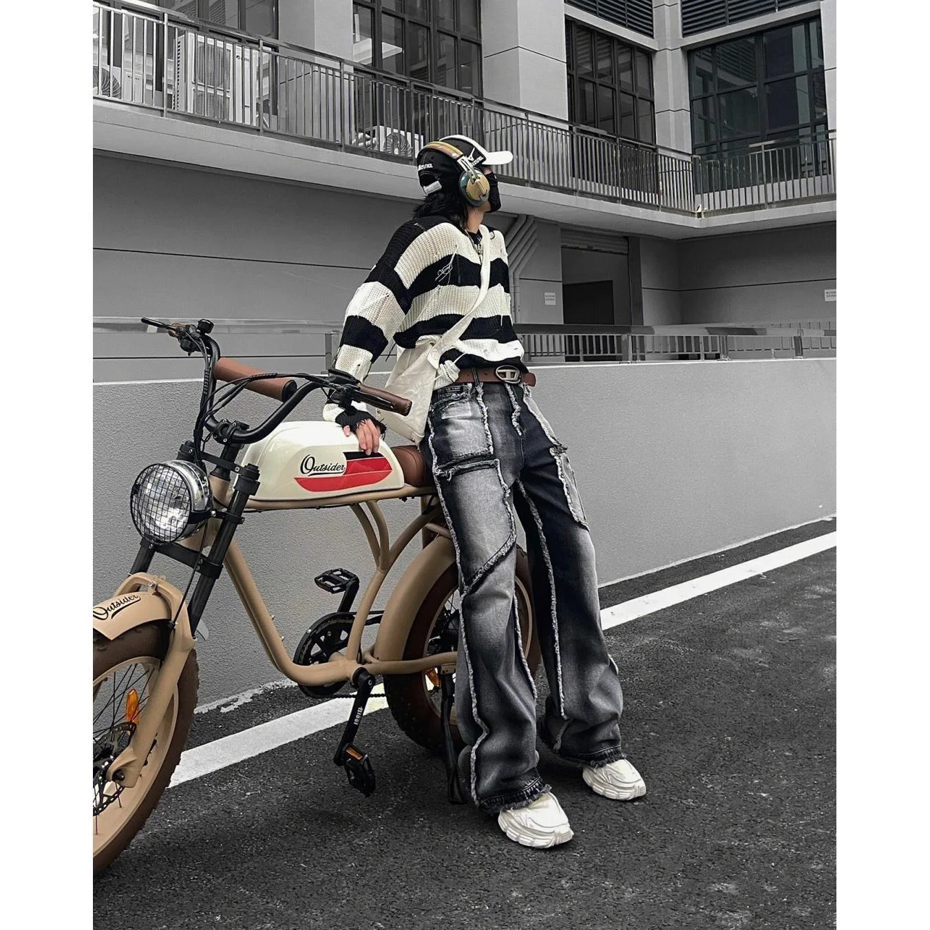 Manufacturer blue black raw edge middle white side black customized denim jeans